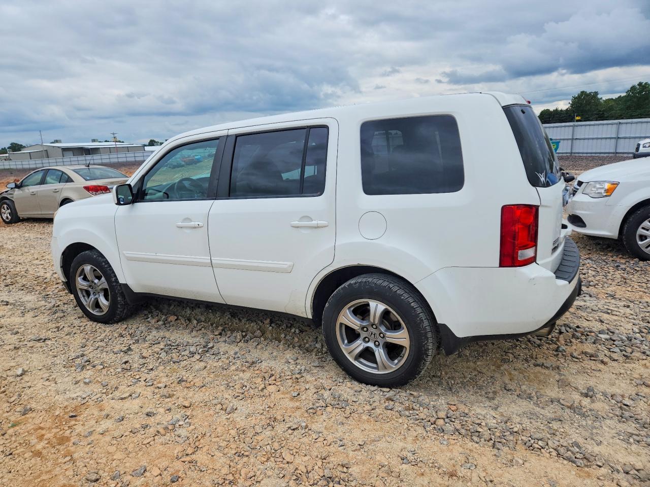 2013 Honda Pilot White vin: 5FNYF3H44DB040826