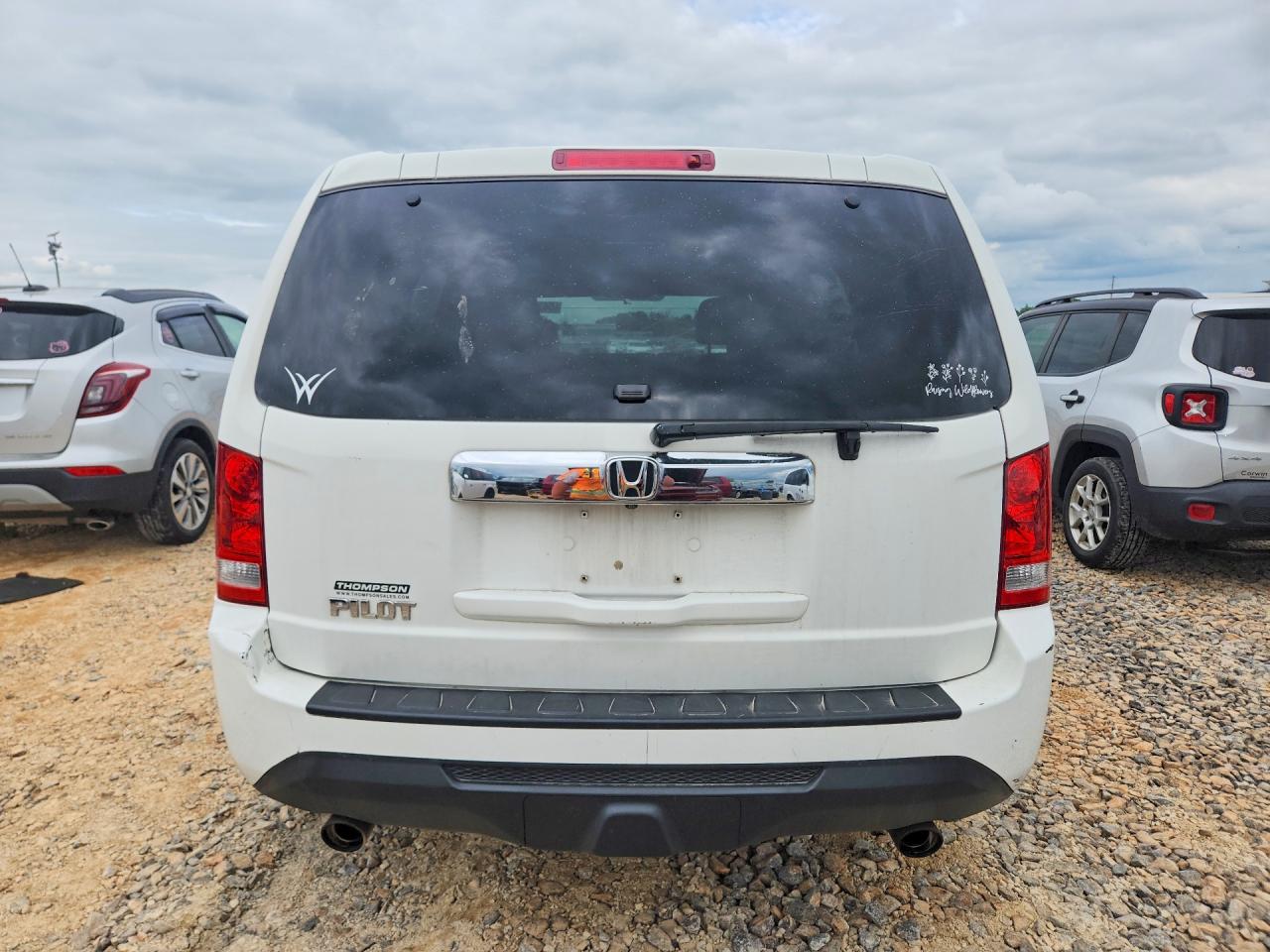 2013 Honda Pilot White vin: 5FNYF3H44DB040826