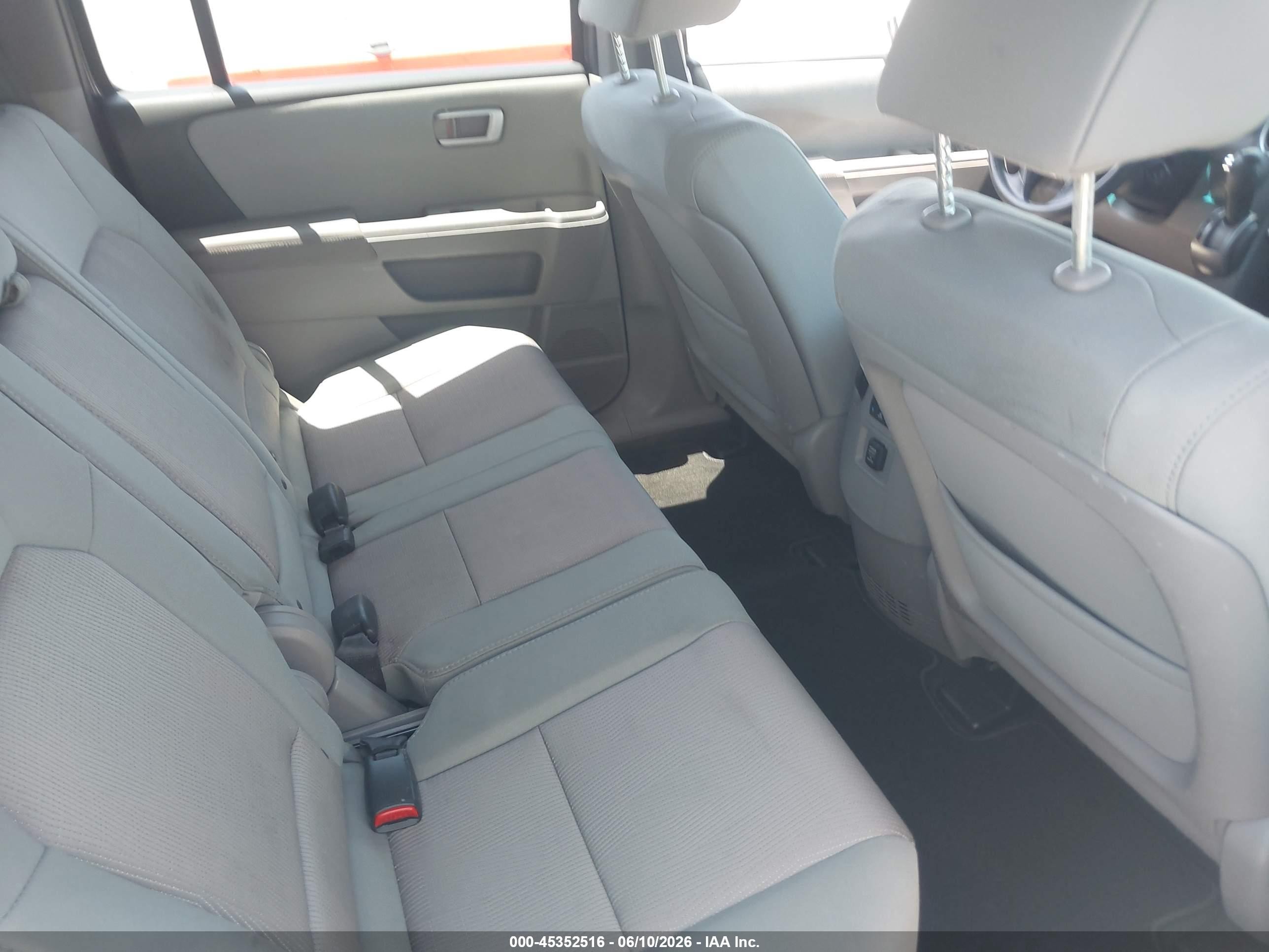 2014 Honda Pilot Ex Gray vin: 5FNYF3H44EB024188