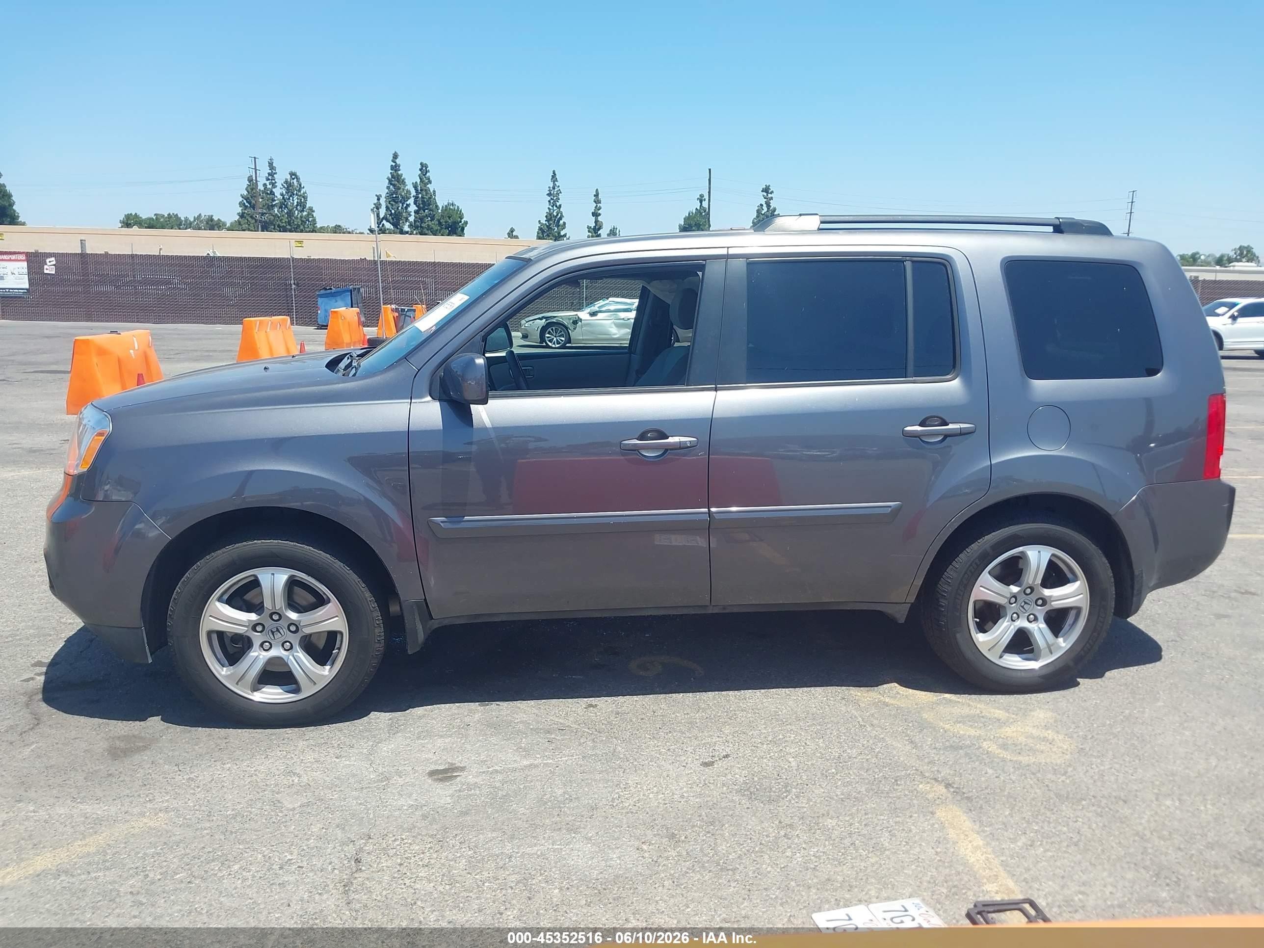 2014 Honda Pilot Ex Gray vin: 5FNYF3H44EB024188
