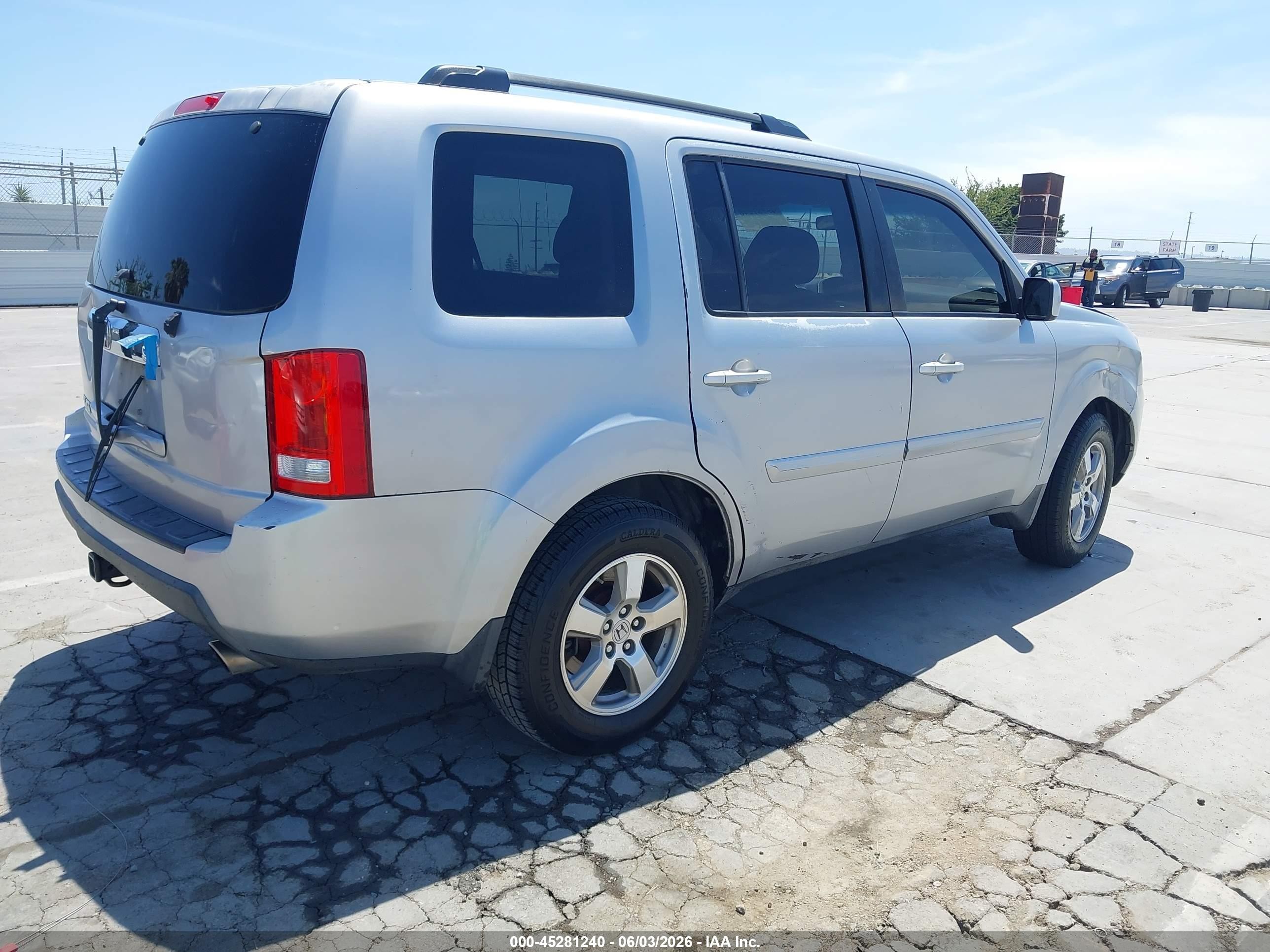2010 Honda Pilot Ex Silver vin: 5FNYF3H46AB010643