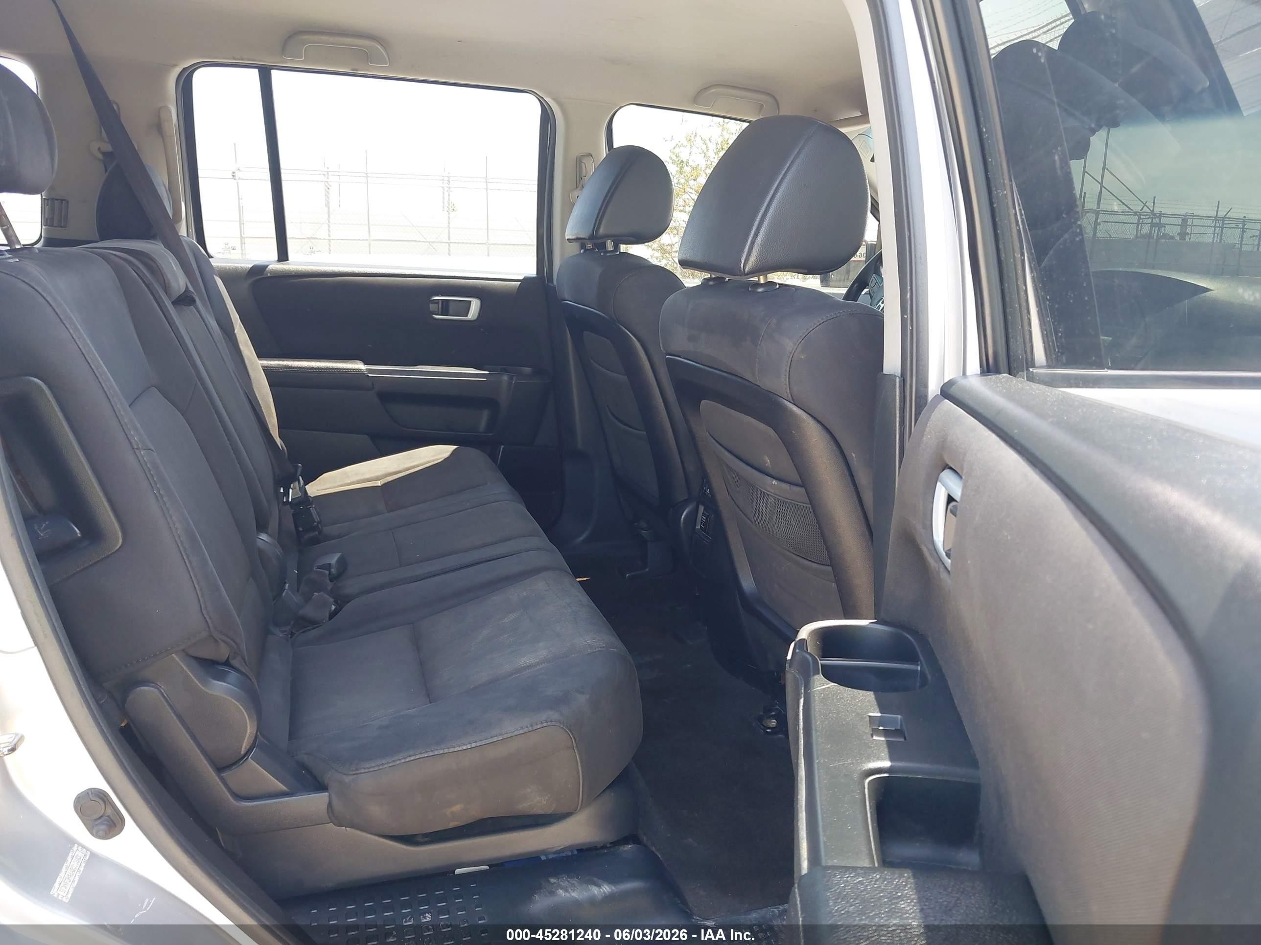 2010 Honda Pilot Ex Silver vin: 5FNYF3H46AB010643