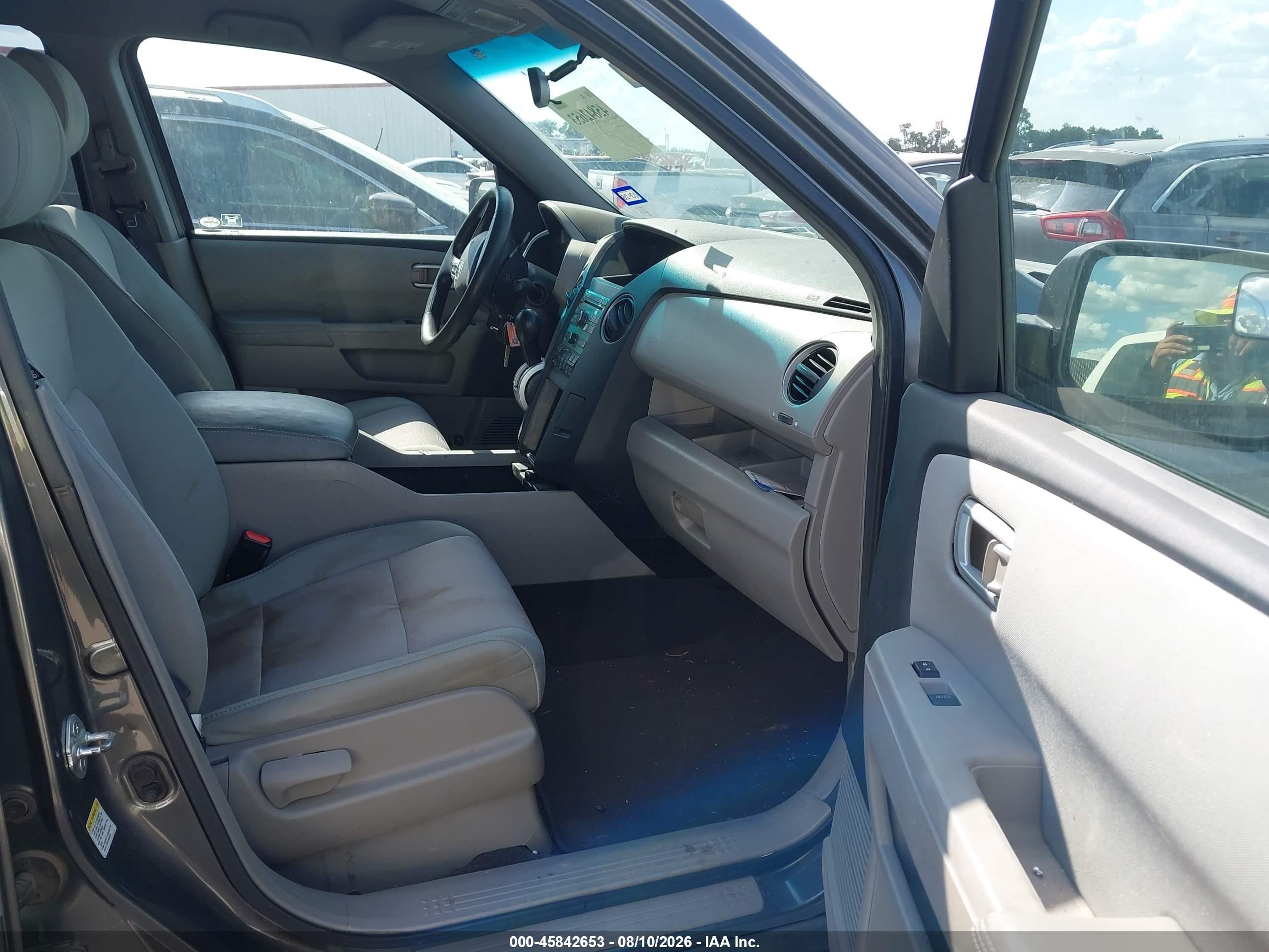 2011 Honda Pilot Ex Gray vin: 5FNYF3H46BB022356
