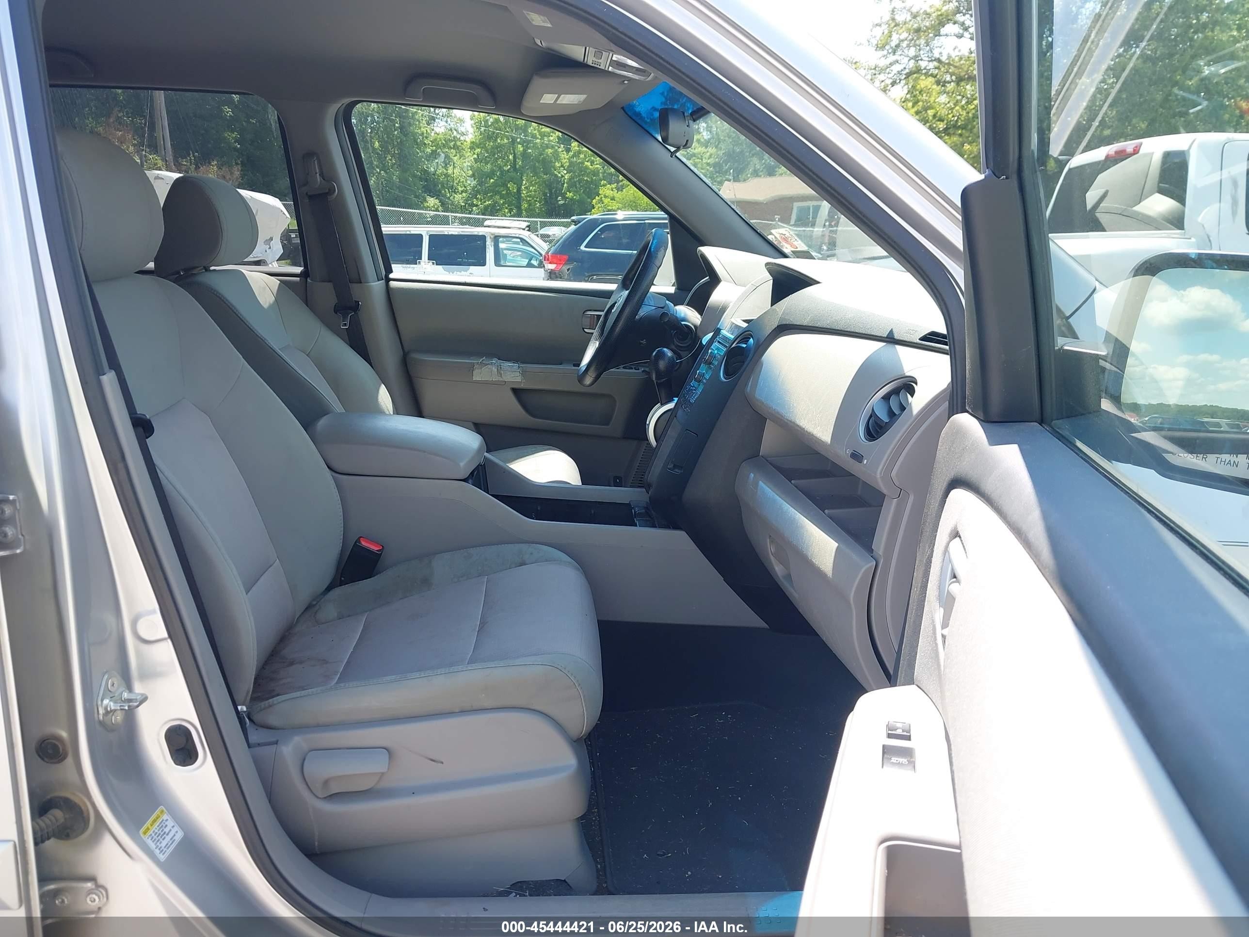 2011 Honda Pilot Ex Silver vin: 5FNYF3H46BB037519