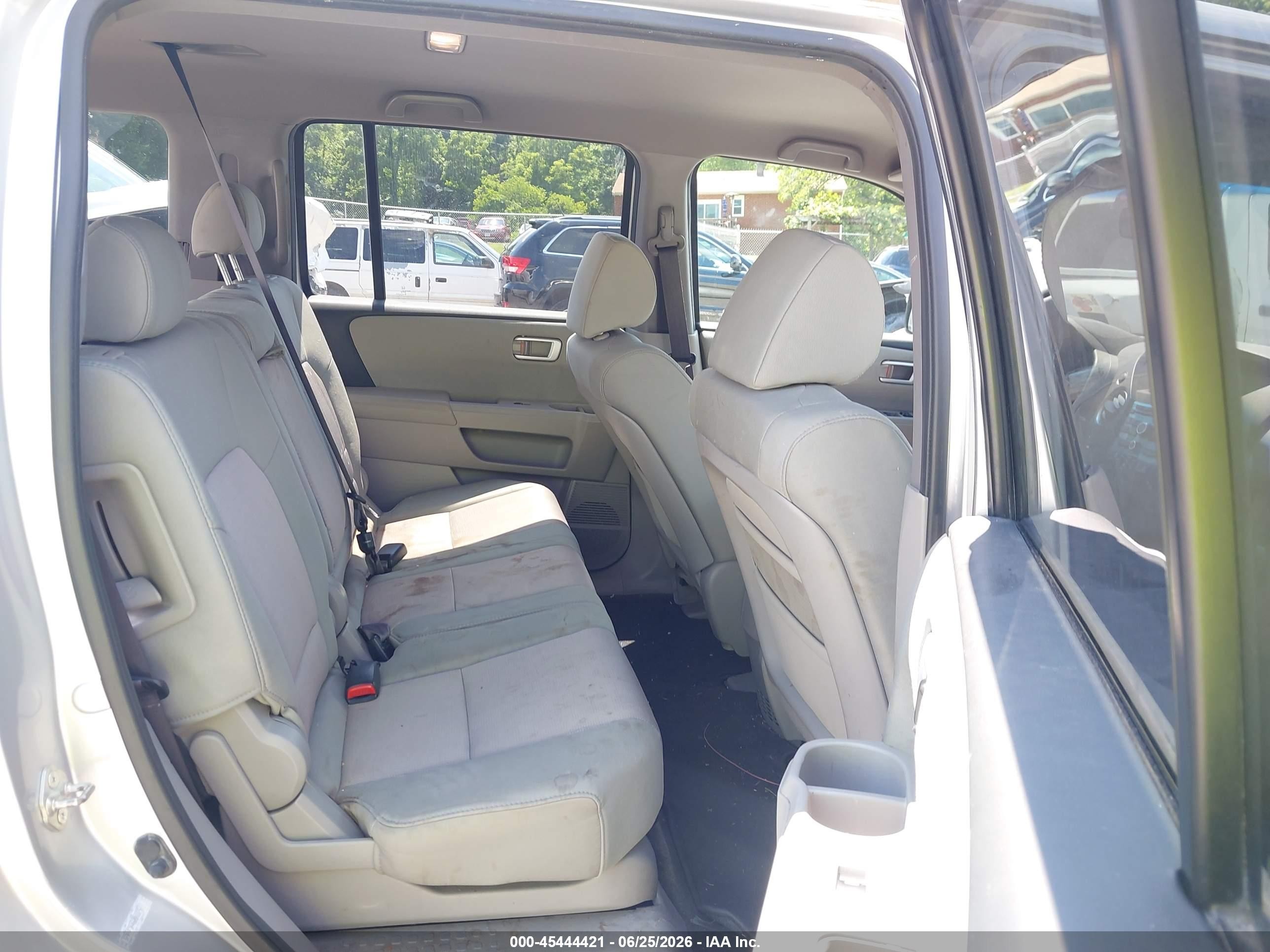 2011 Honda Pilot Ex Silver vin: 5FNYF3H46BB037519