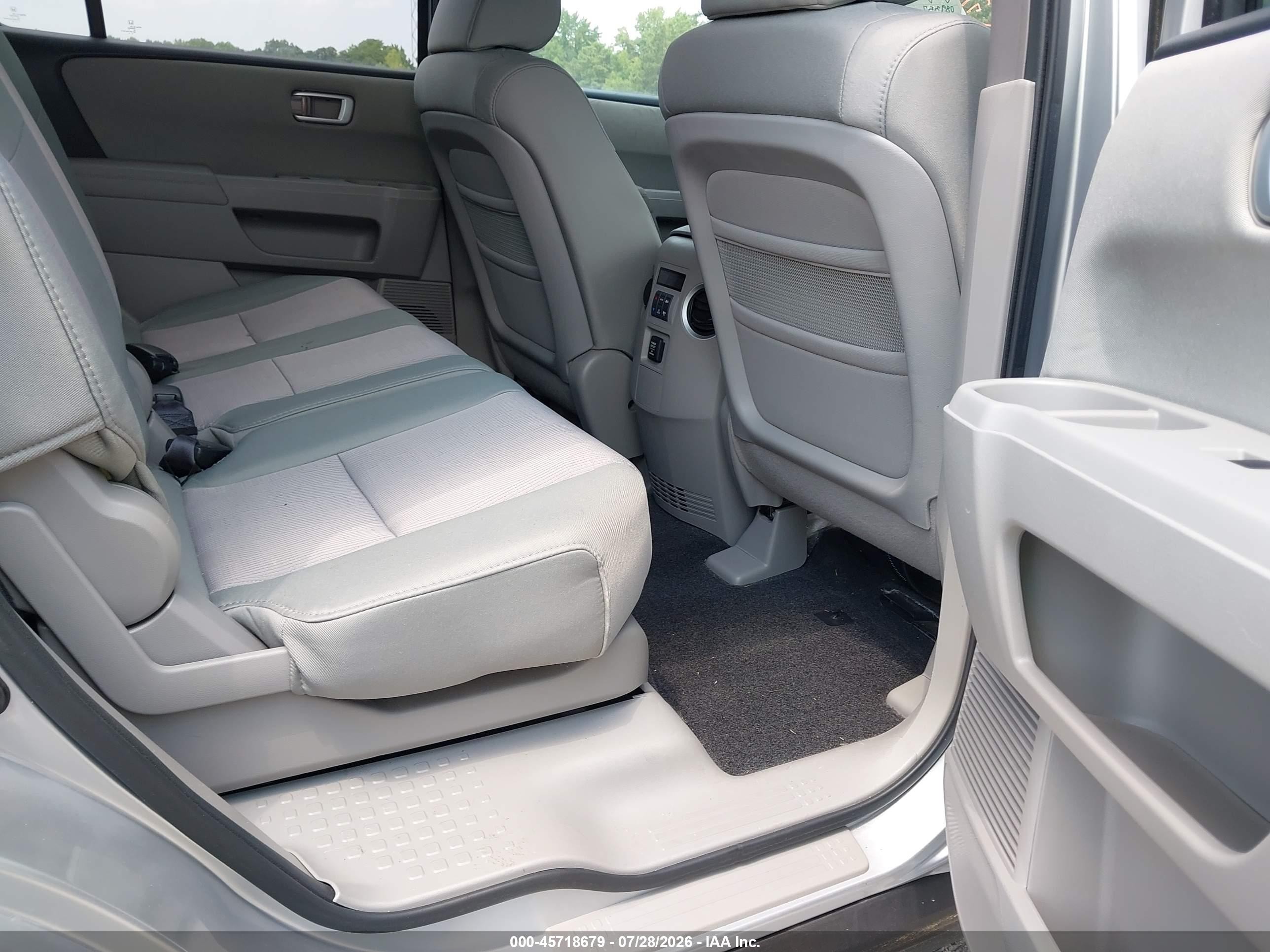2011 Honda Pilot Ex Silver vin: 5FNYF3H48BB017739