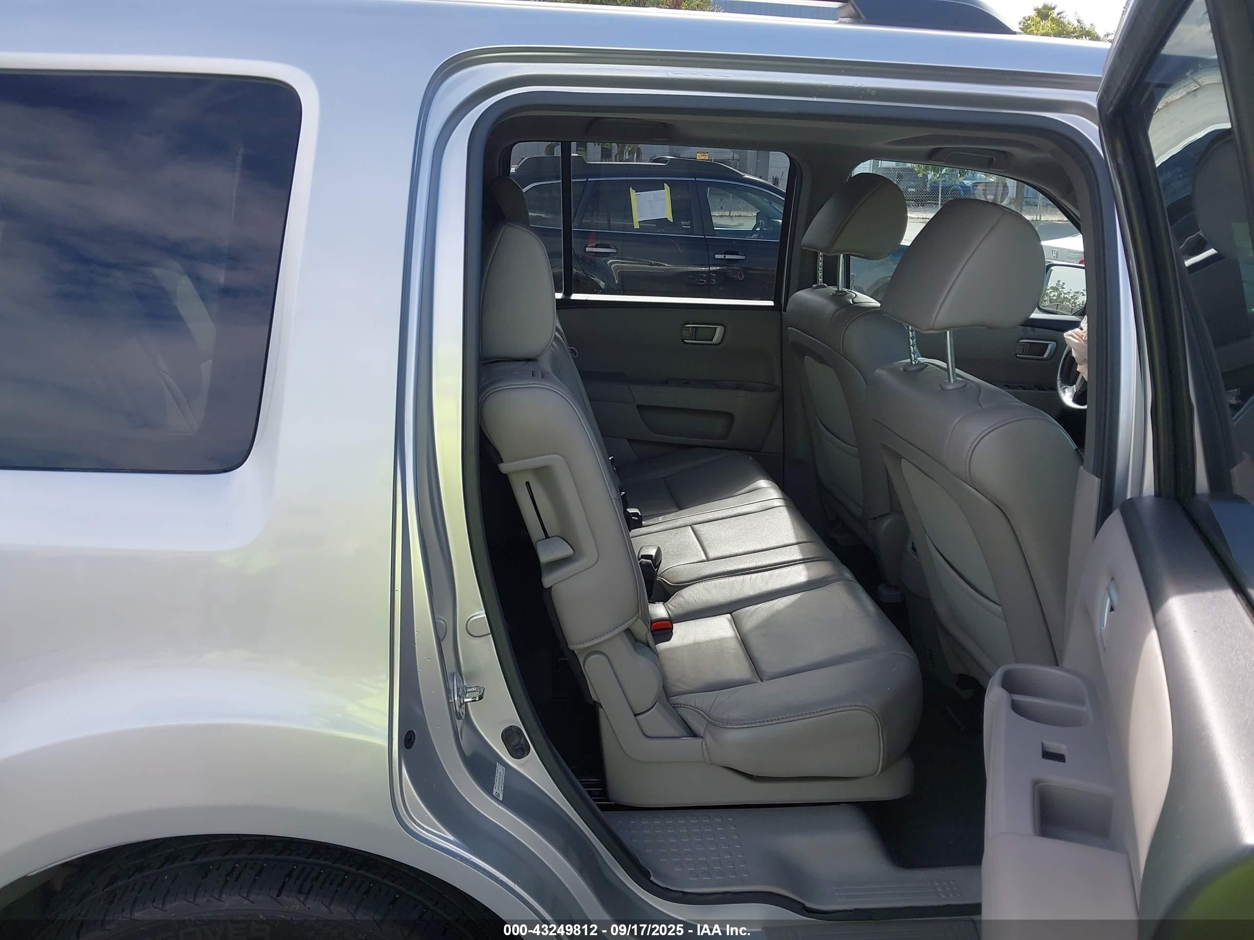 2013 Honda Pilot Ex-l Серебряный vin: 5FNYF3H50DB025023