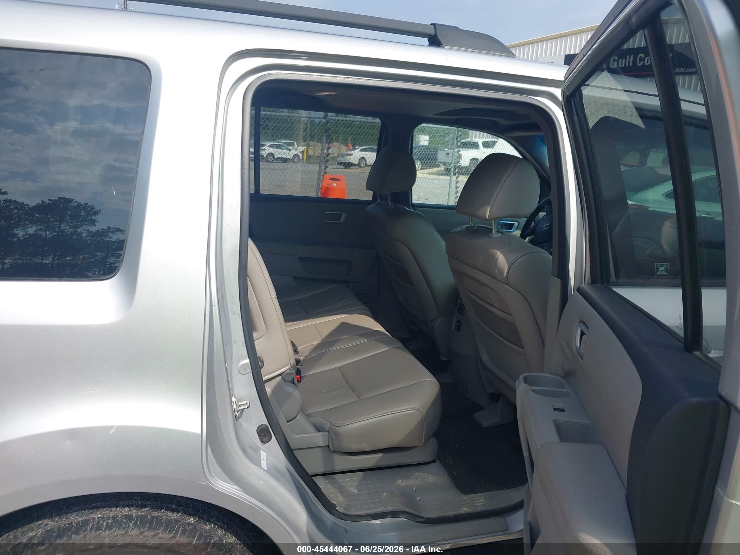 2011 Honda Pilot Ex-l Silver vin: 5FNYF3H52BB012092