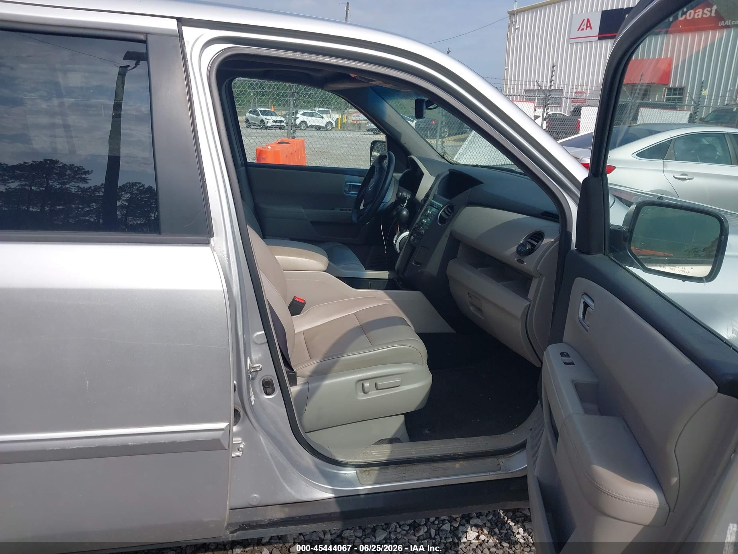 2011 Honda Pilot Ex-l Silver vin: 5FNYF3H52BB012092