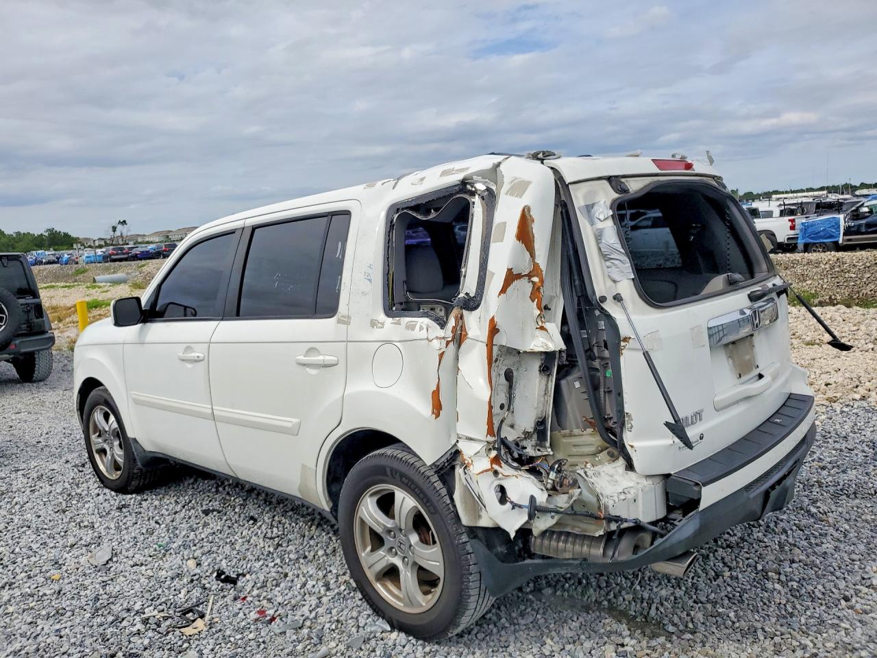 2015 Honda Pilot Ex-l( With Navi) White vin: 5FNYF3H57FB010831