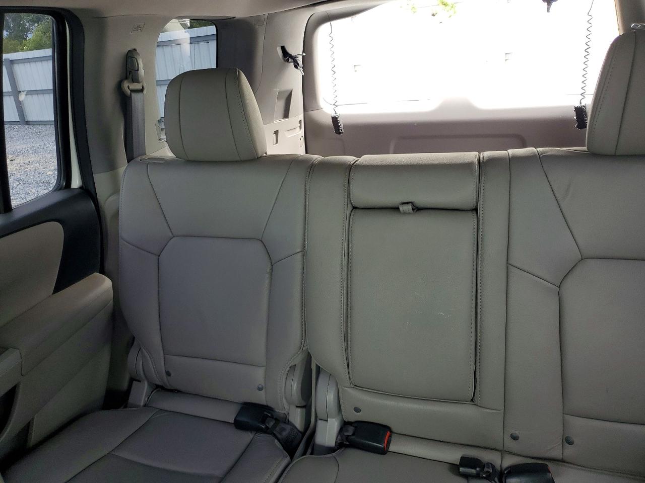 2015 Honda Pilot Ex-l( With Navi) White vin: 5FNYF3H57FB010831