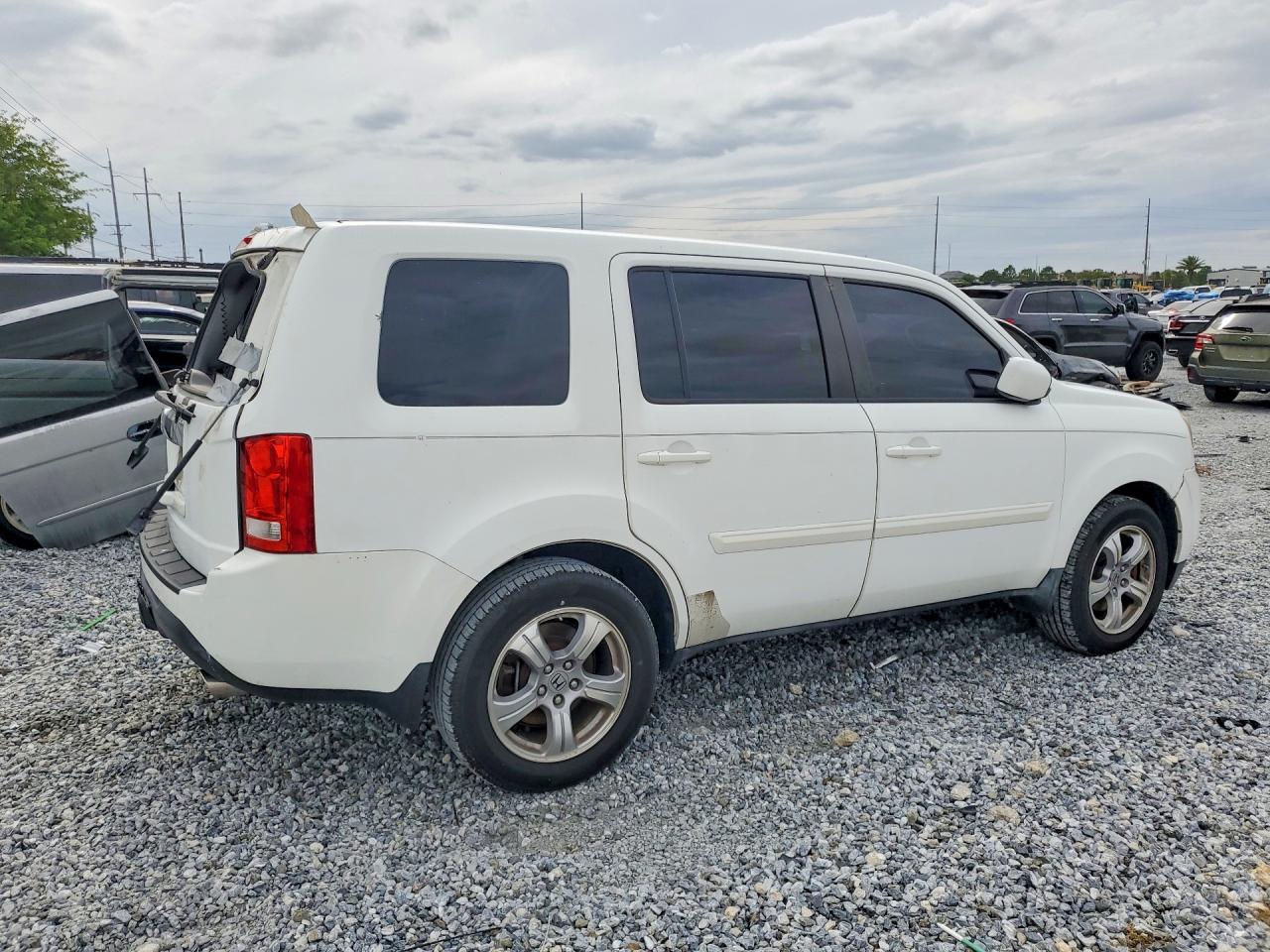 2015 Honda Pilot Ex-l( With Navi) White vin: 5FNYF3H57FB010831