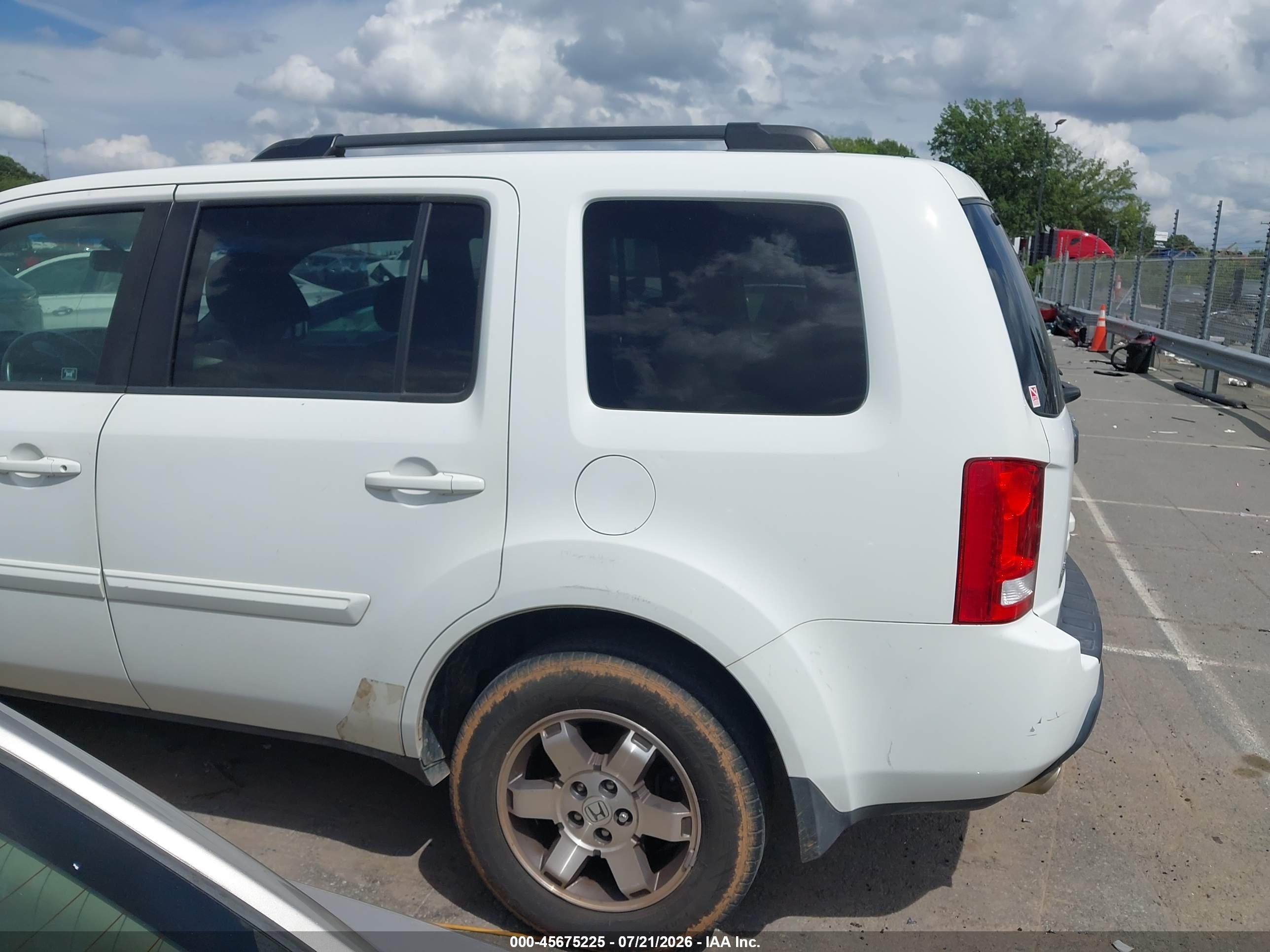 2010 Honda Pilot Ex-l White vin: 5FNYF3H5XAB009181