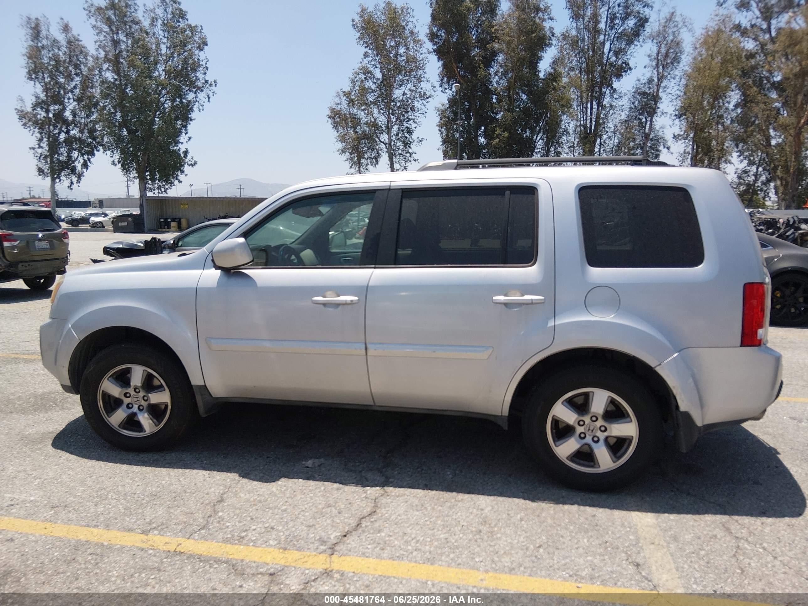 2011 Honda Pilot Ex-l Silver vin: 5FNYF3H5XBB004077
