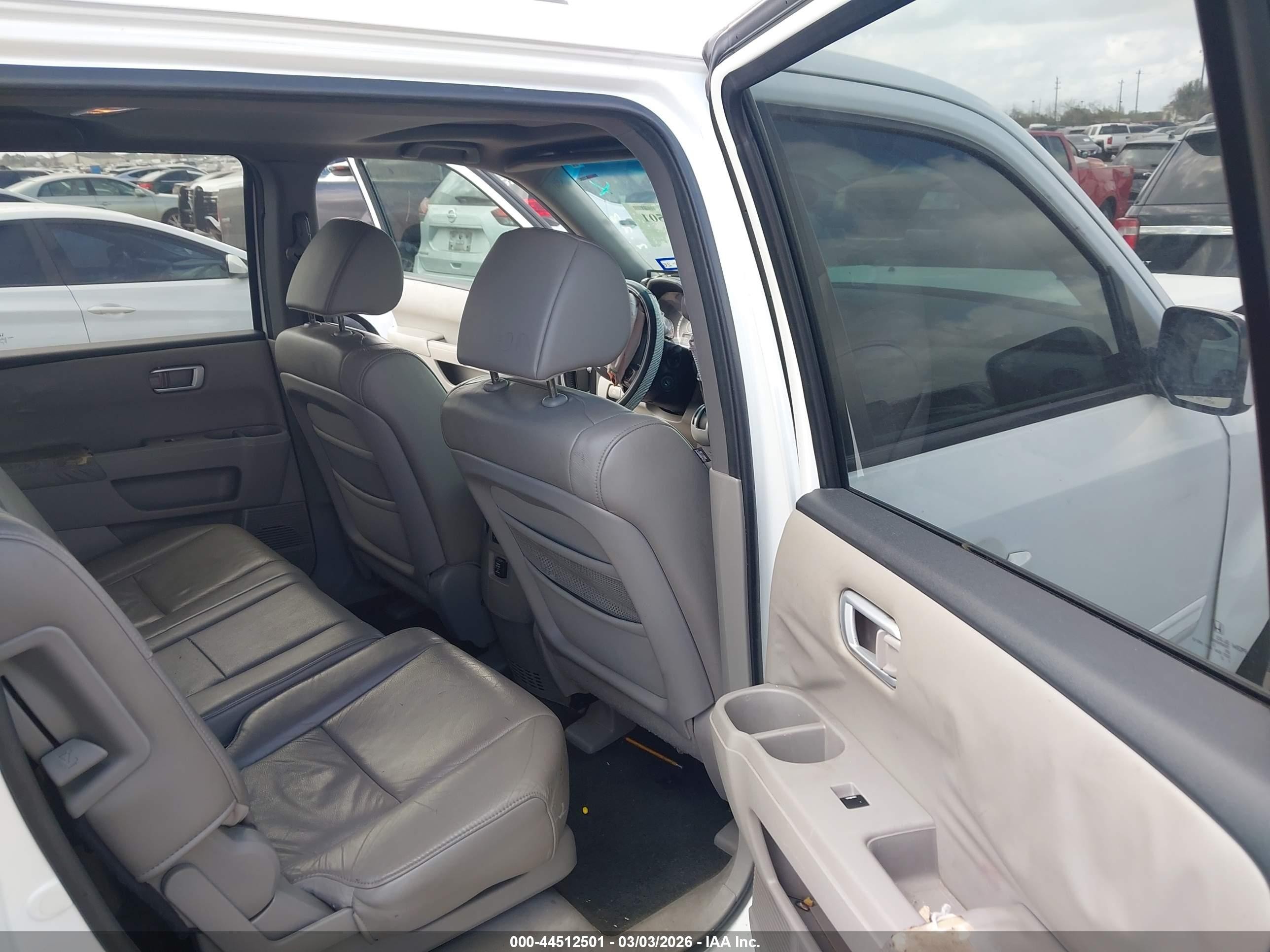 2011 Honda Pilot Ex-l White vin: 5FNYF3H5XBB006931
