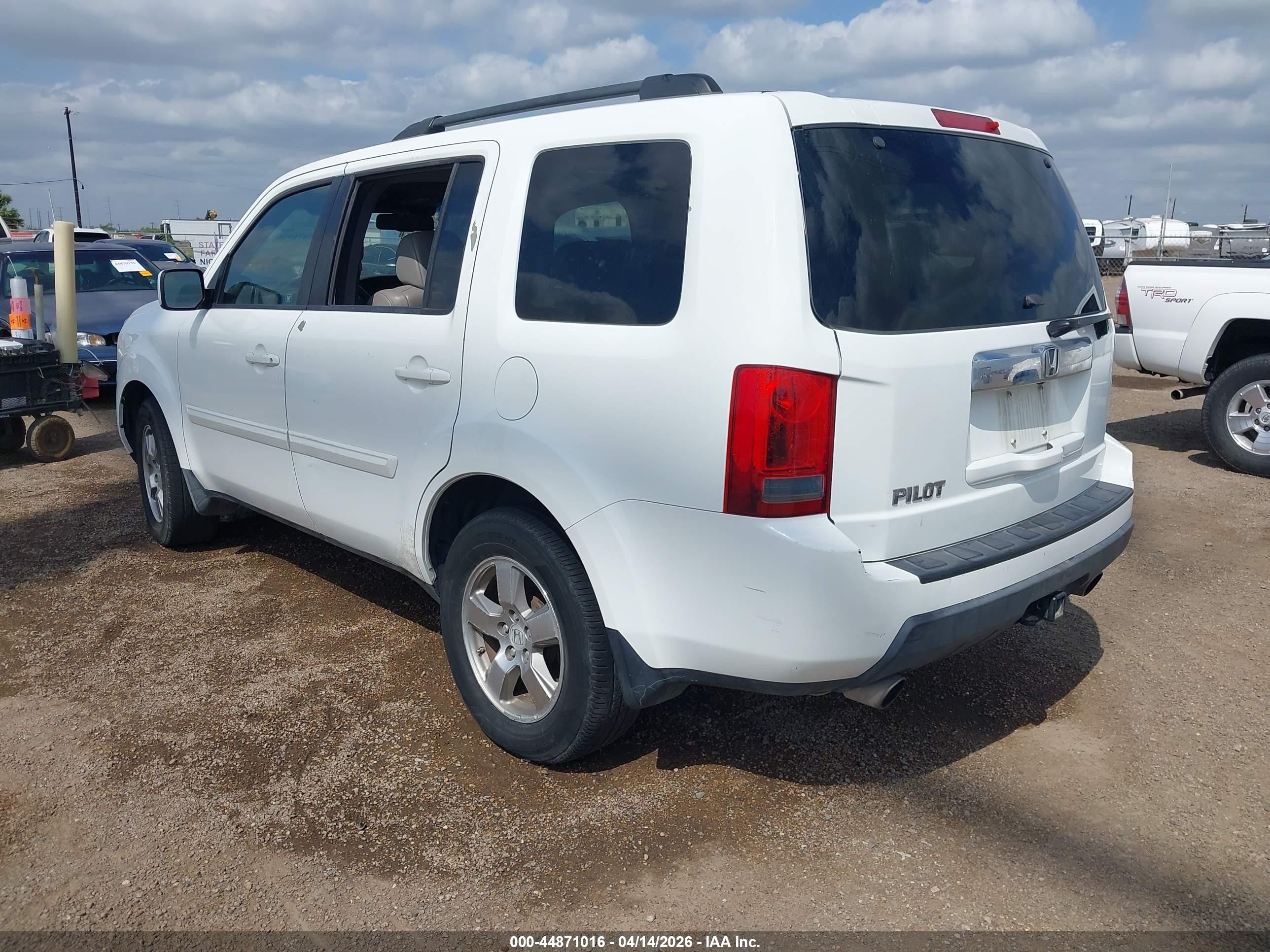2011 Honda Pilot Ex-l White vin: 5FNYF3H63BB020095