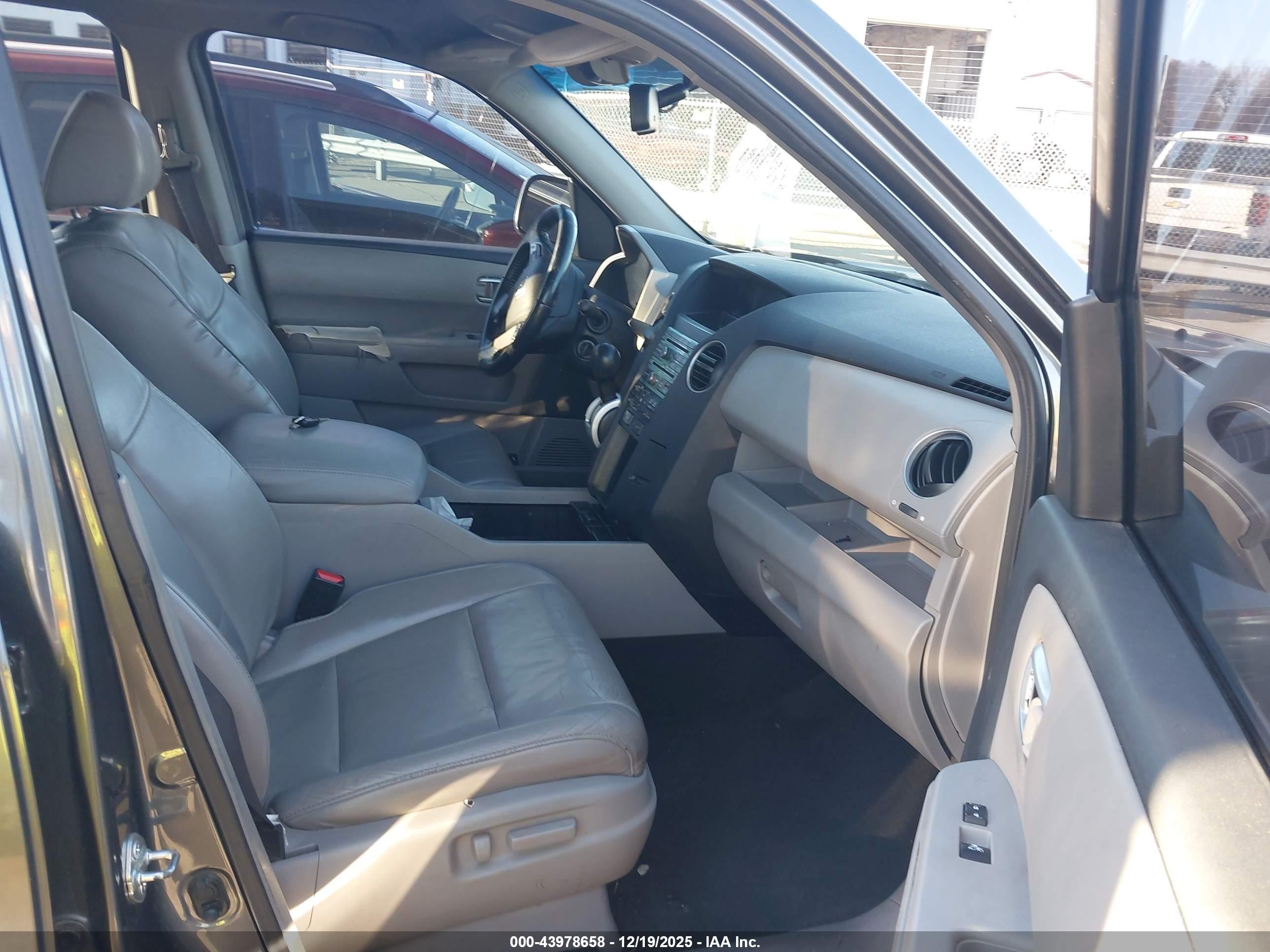 2011 Honda Pilot Ex-l Gray vin: 5FNYF3H69BB033031