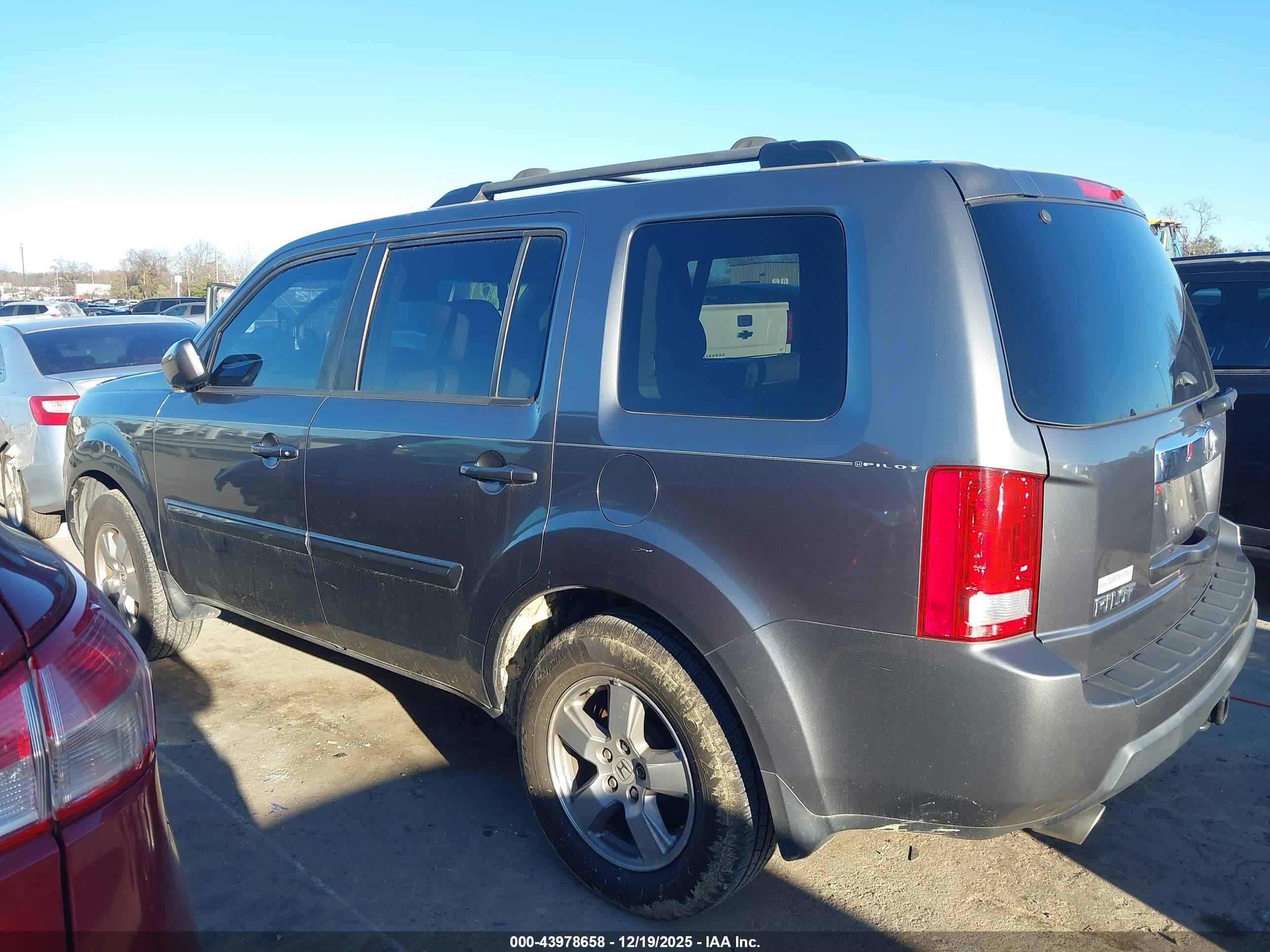 2011 Honda Pilot Ex-l Gray vin: 5FNYF3H69BB033031