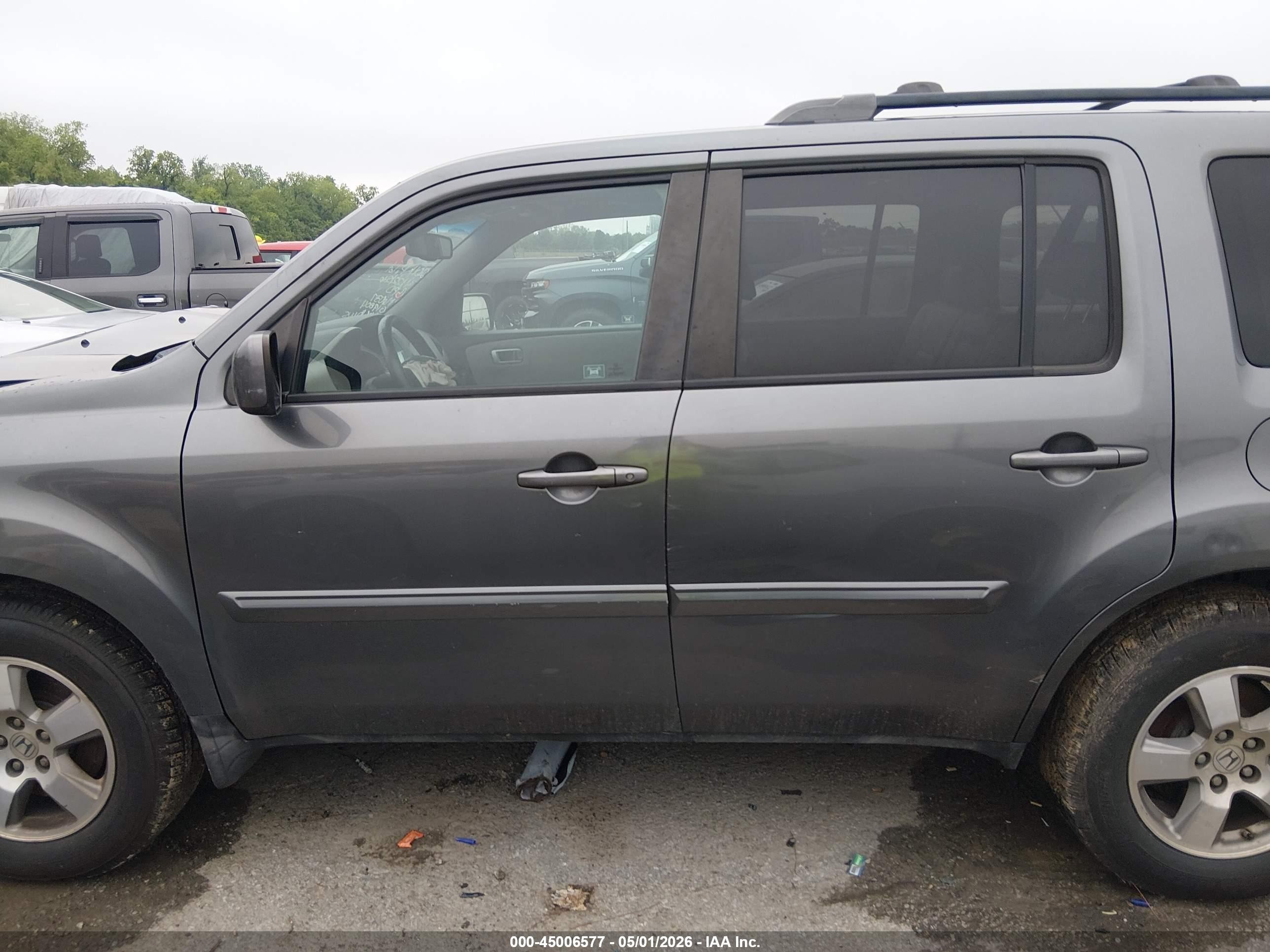 2011 Honda Pilot Ex-l Серый vin: 5FNYF3H70BB019804