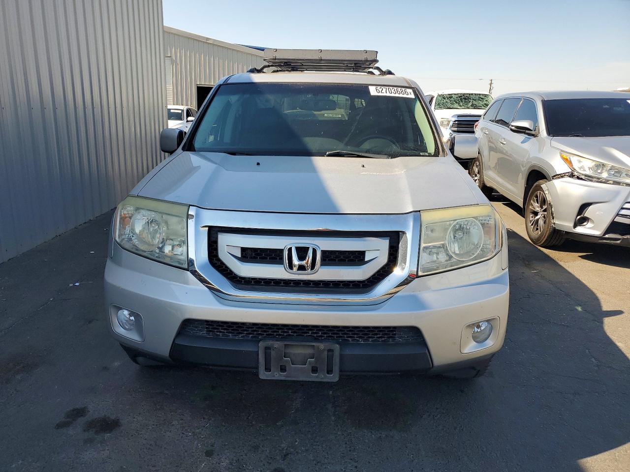 2011 Honda Pilot Exln Silver vin: 5FNYF3H78BB005813