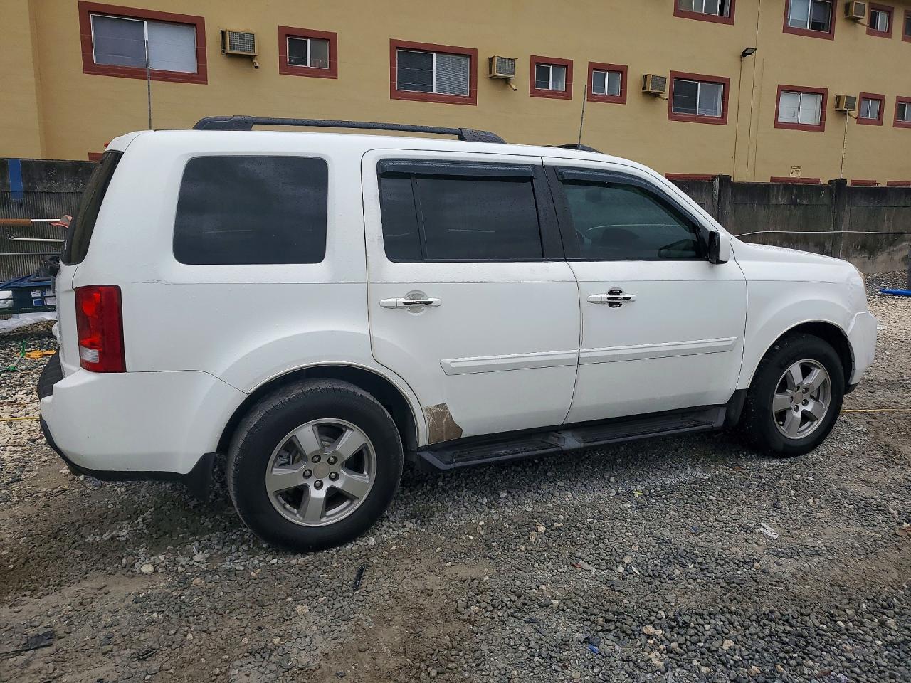 2011 Honda Pilot Exln White vin: 5FNYF3H79BB024421