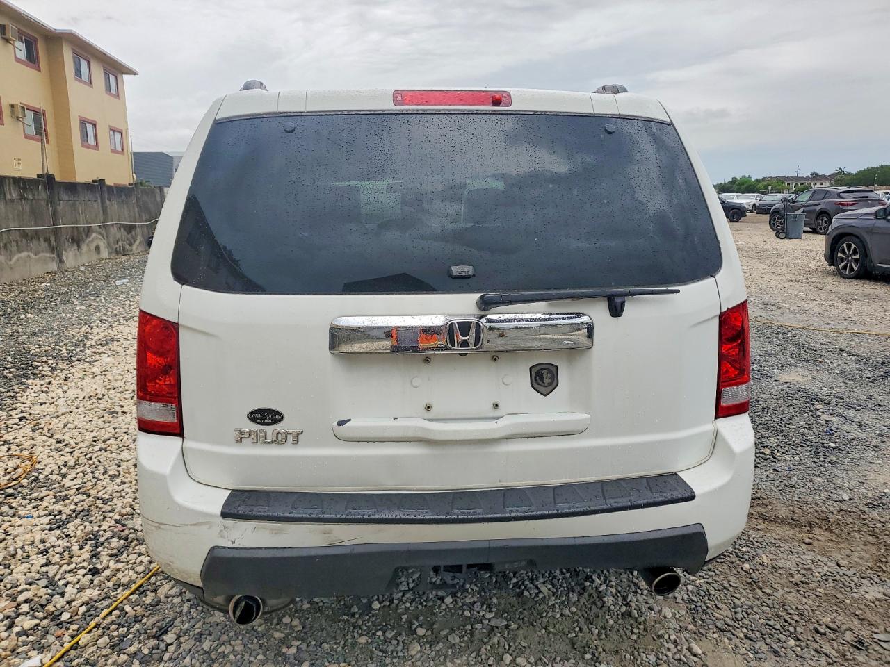 2011 Honda Pilot Exln White vin: 5FNYF3H79BB024421
