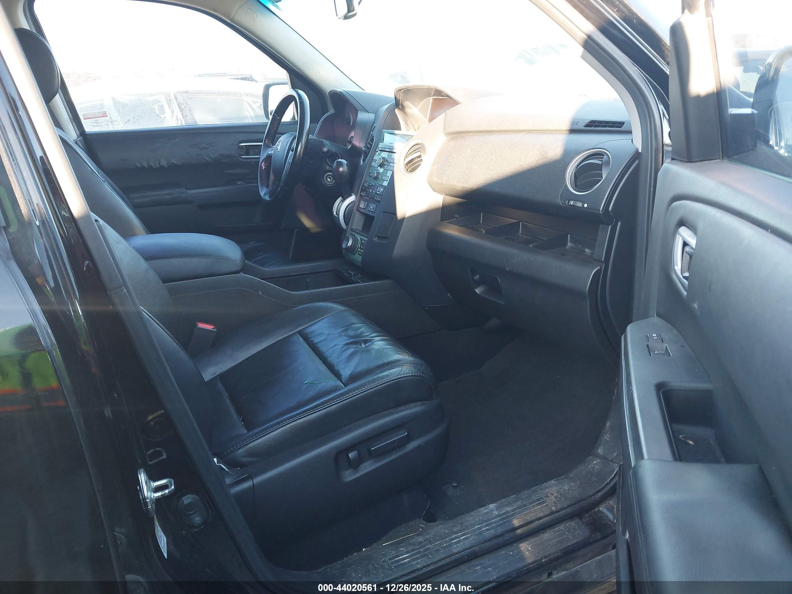 2010 Honda Pilot Touring Black vin: 5FNYF3H82AB010304