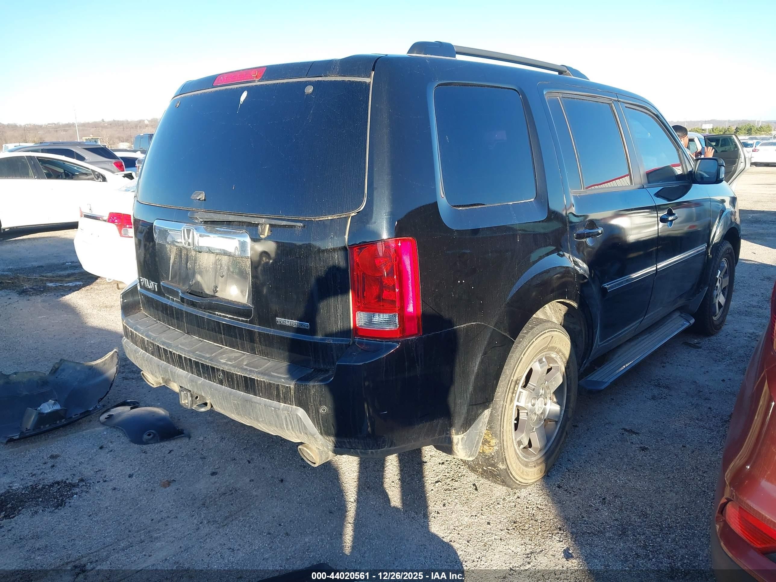 2010 Honda Pilot Touring Black vin: 5FNYF3H82AB010304