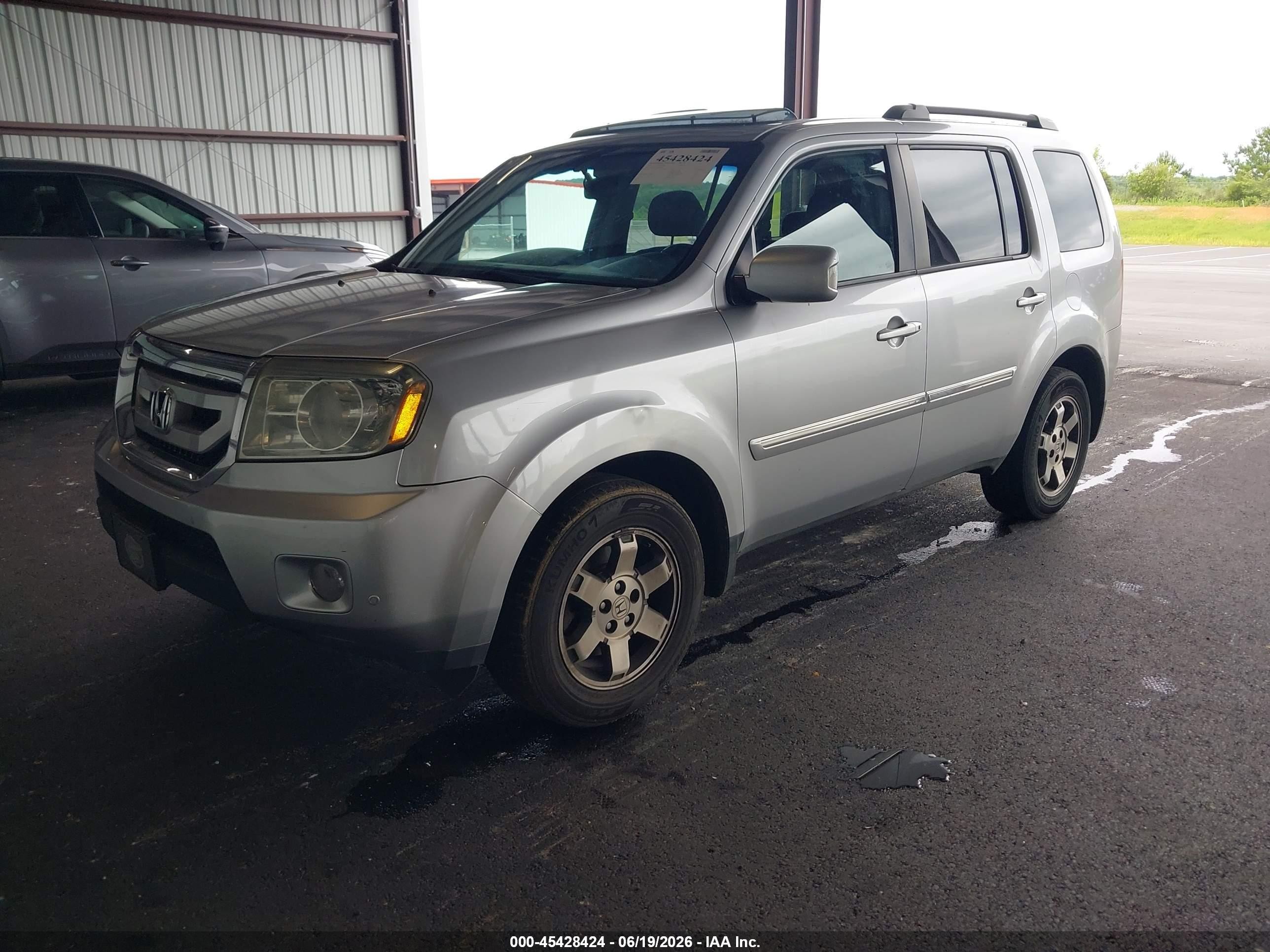 2010 Honda Pilot Touring Silver vin: 5FNYF3H87AB002859