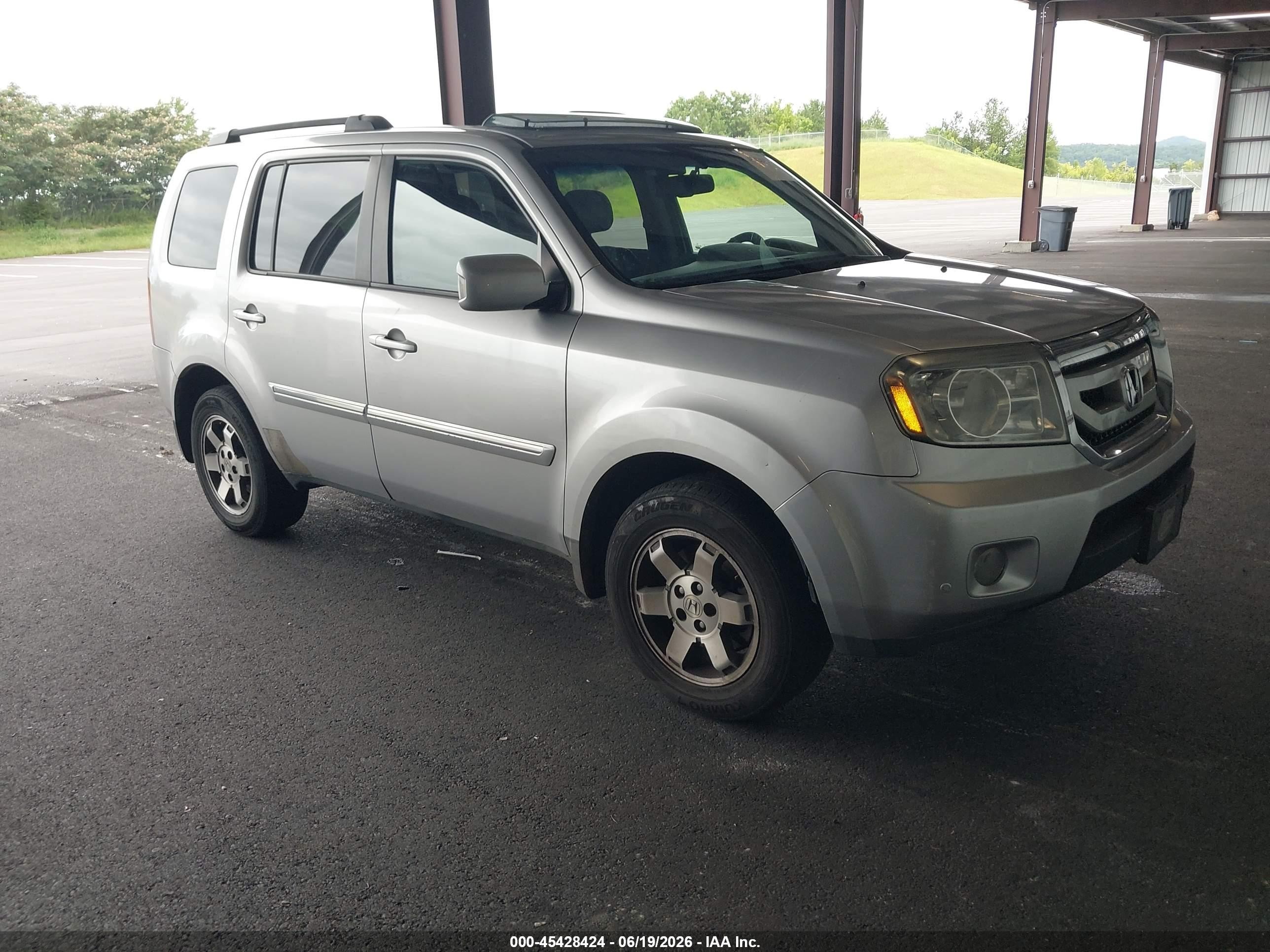 2010 Honda Pilot Touring Silver vin: 5FNYF3H87AB002859