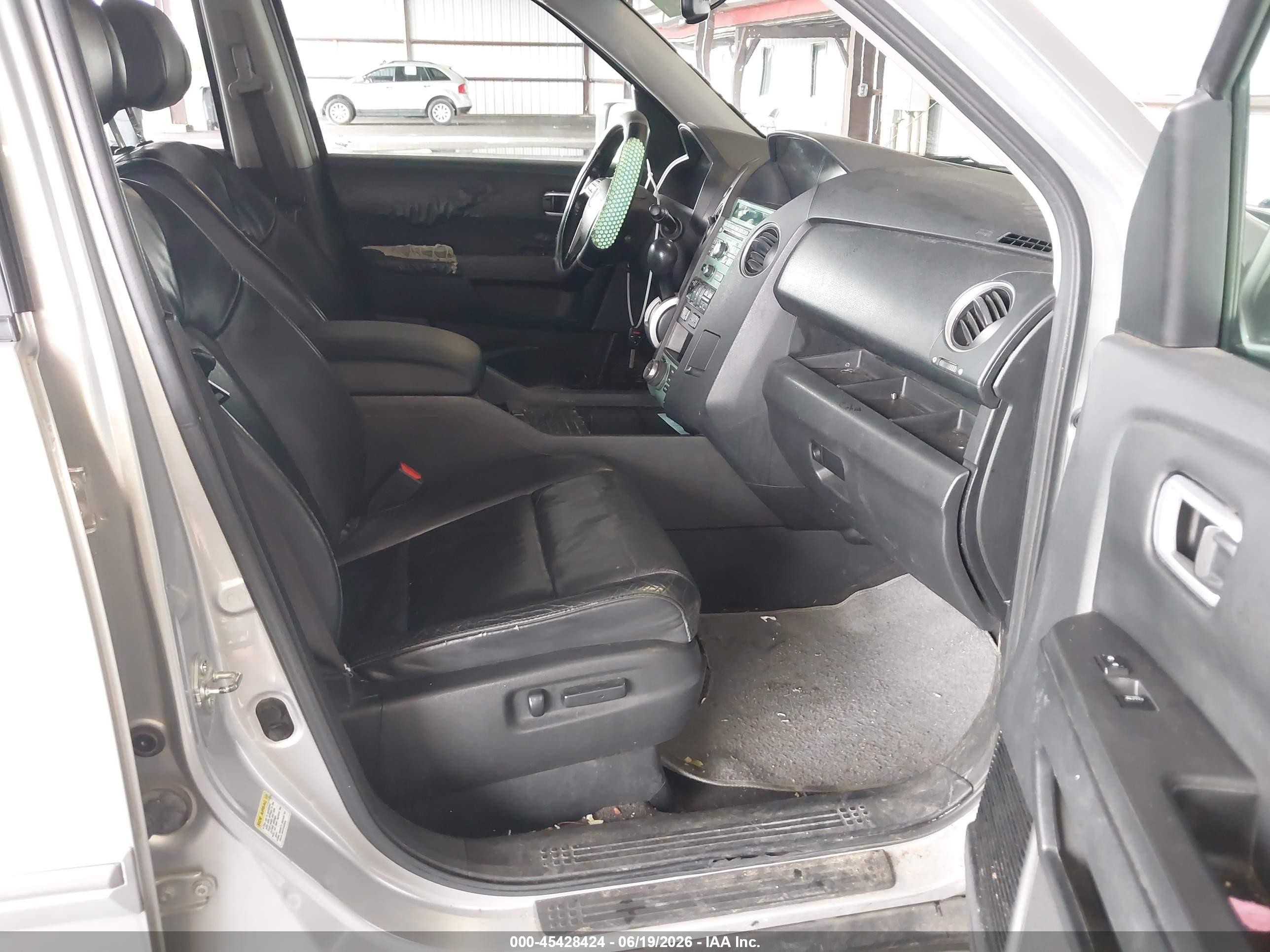 2010 Honda Pilot Touring Silver vin: 5FNYF3H87AB002859