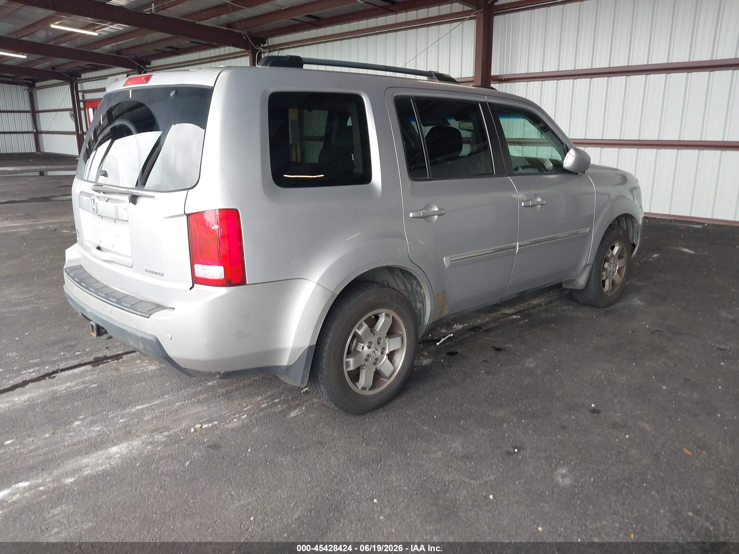 2010 Honda Pilot Touring Silver vin: 5FNYF3H87AB002859