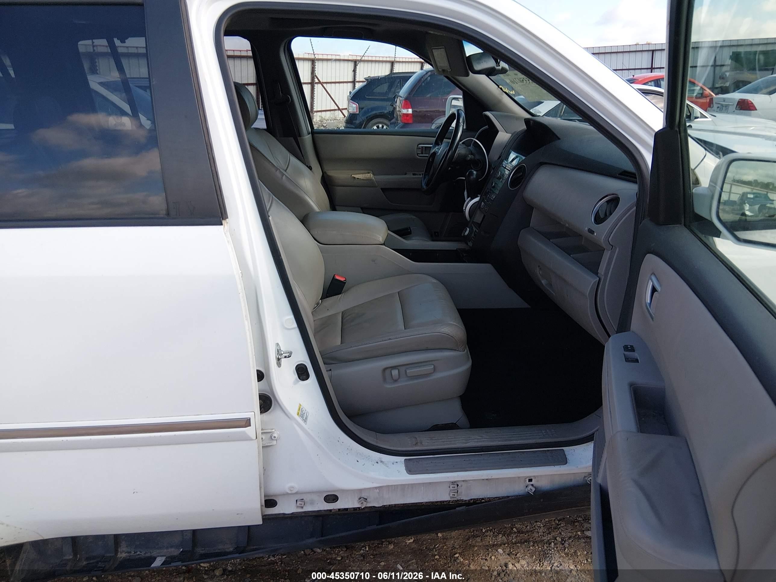 2010 Honda Pilot Touring White vin: 5FNYF3H8XAB016626