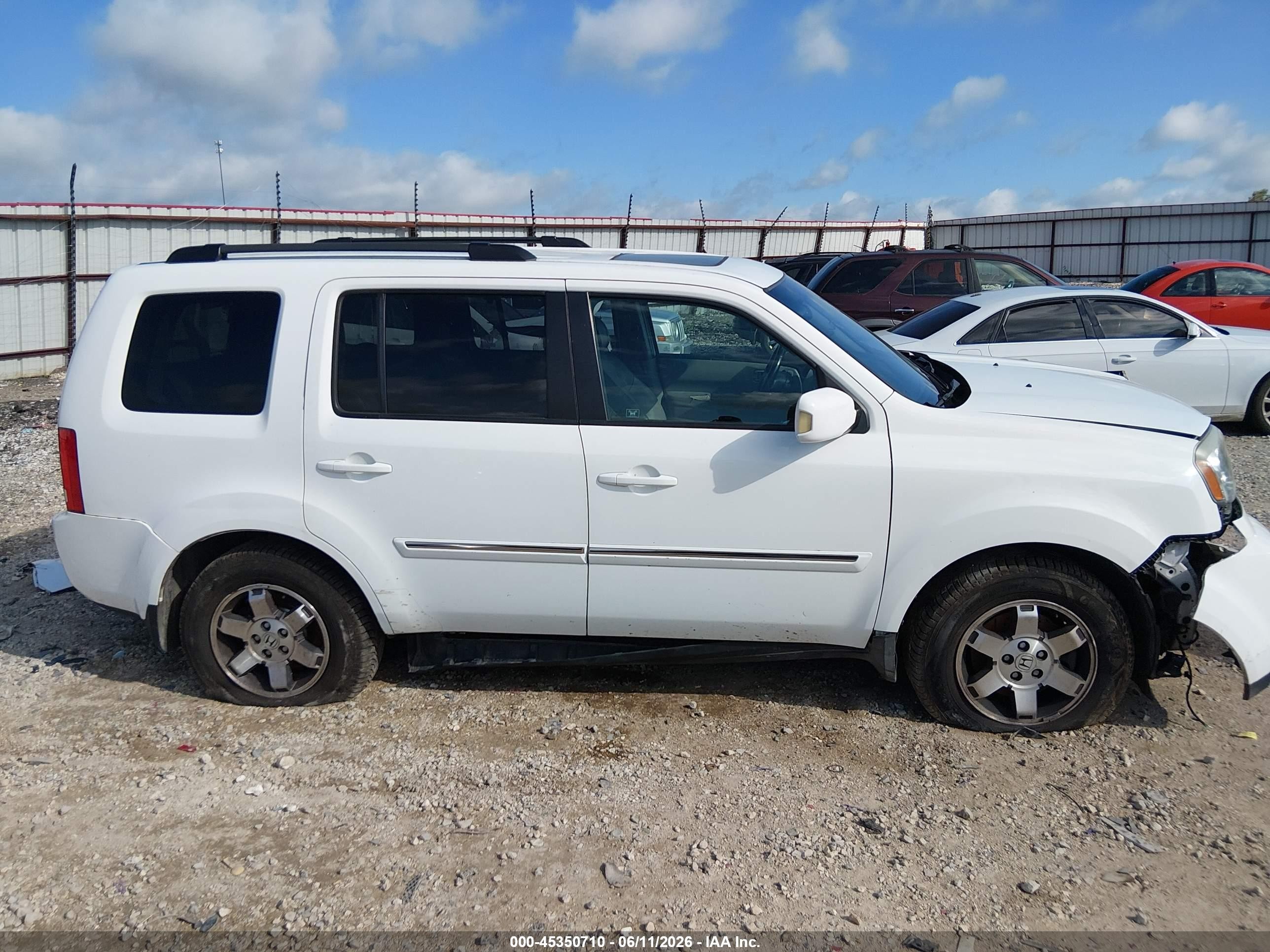2010 Honda Pilot Touring White vin: 5FNYF3H8XAB016626