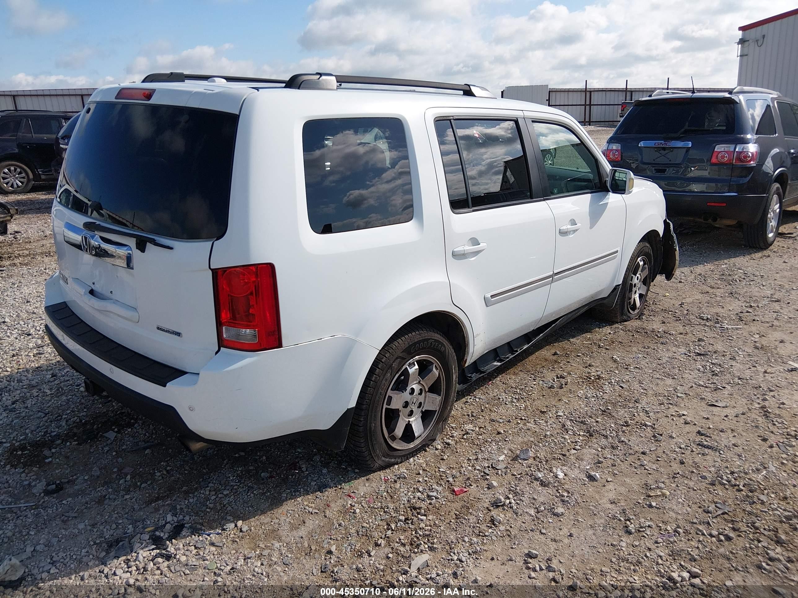 2010 Honda Pilot Touring White vin: 5FNYF3H8XAB016626