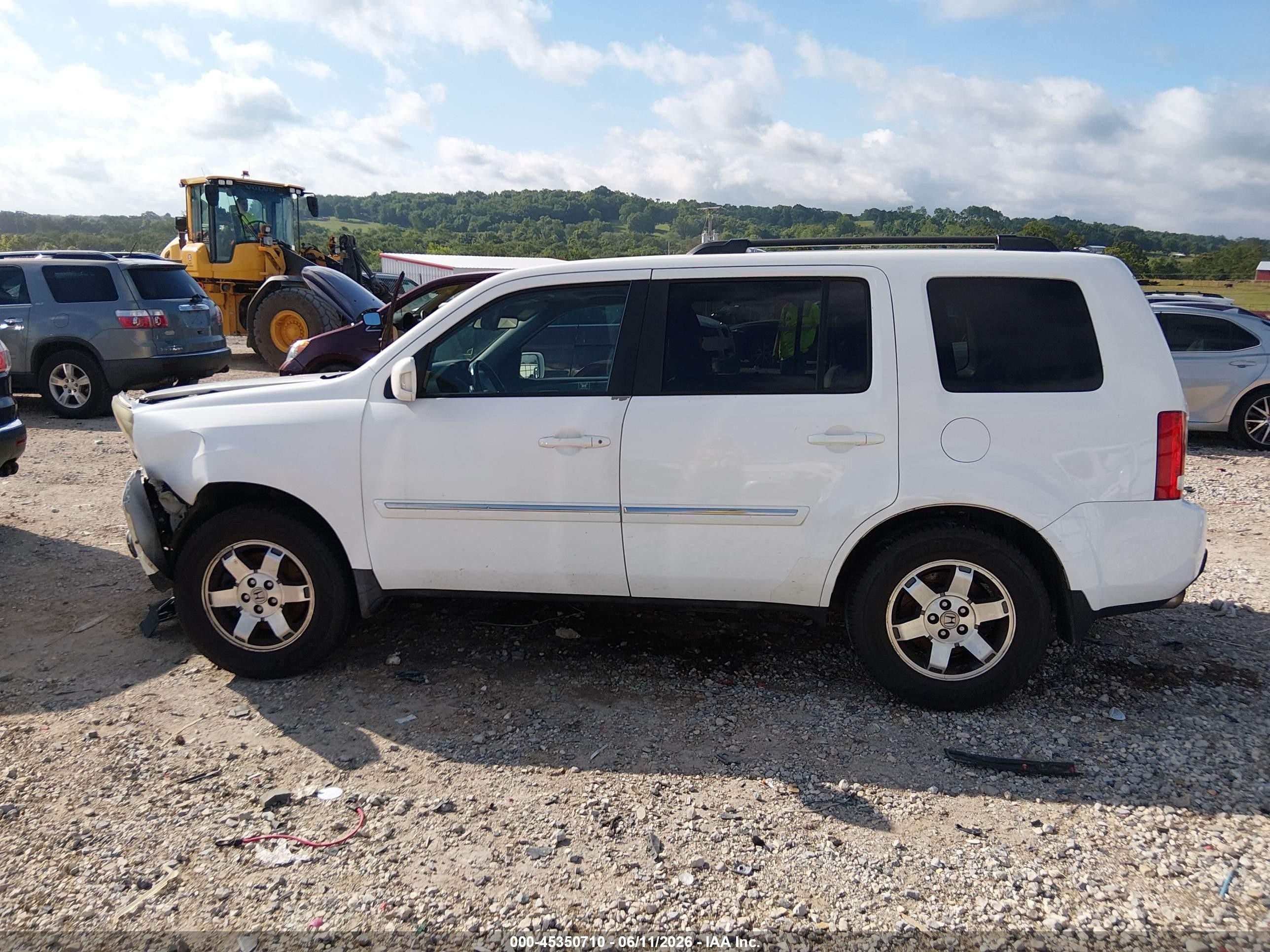 2010 Honda Pilot Touring White vin: 5FNYF3H8XAB016626