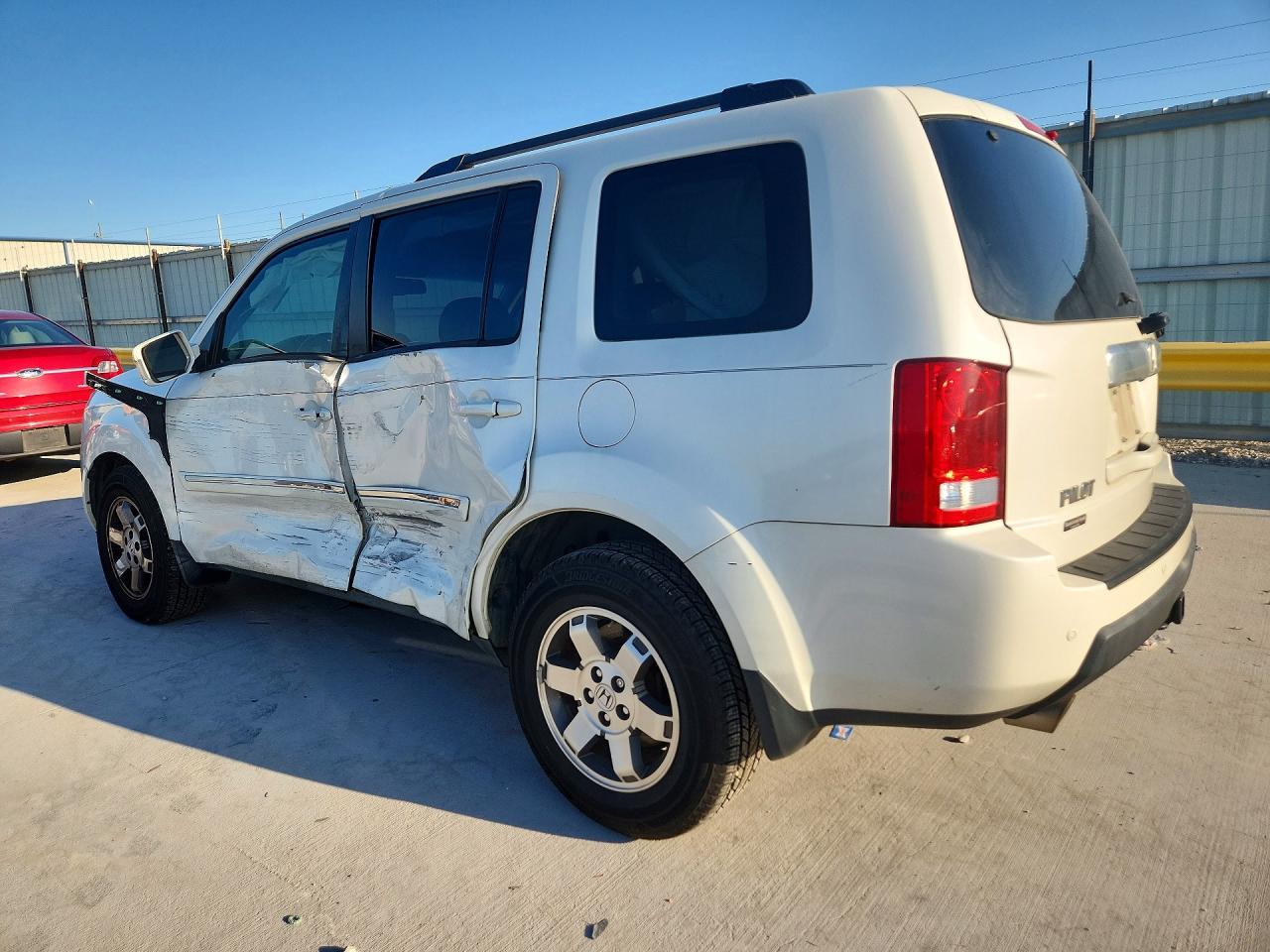2011 Honda Pilot Touring White vin: 5FNYF3H90BB032389