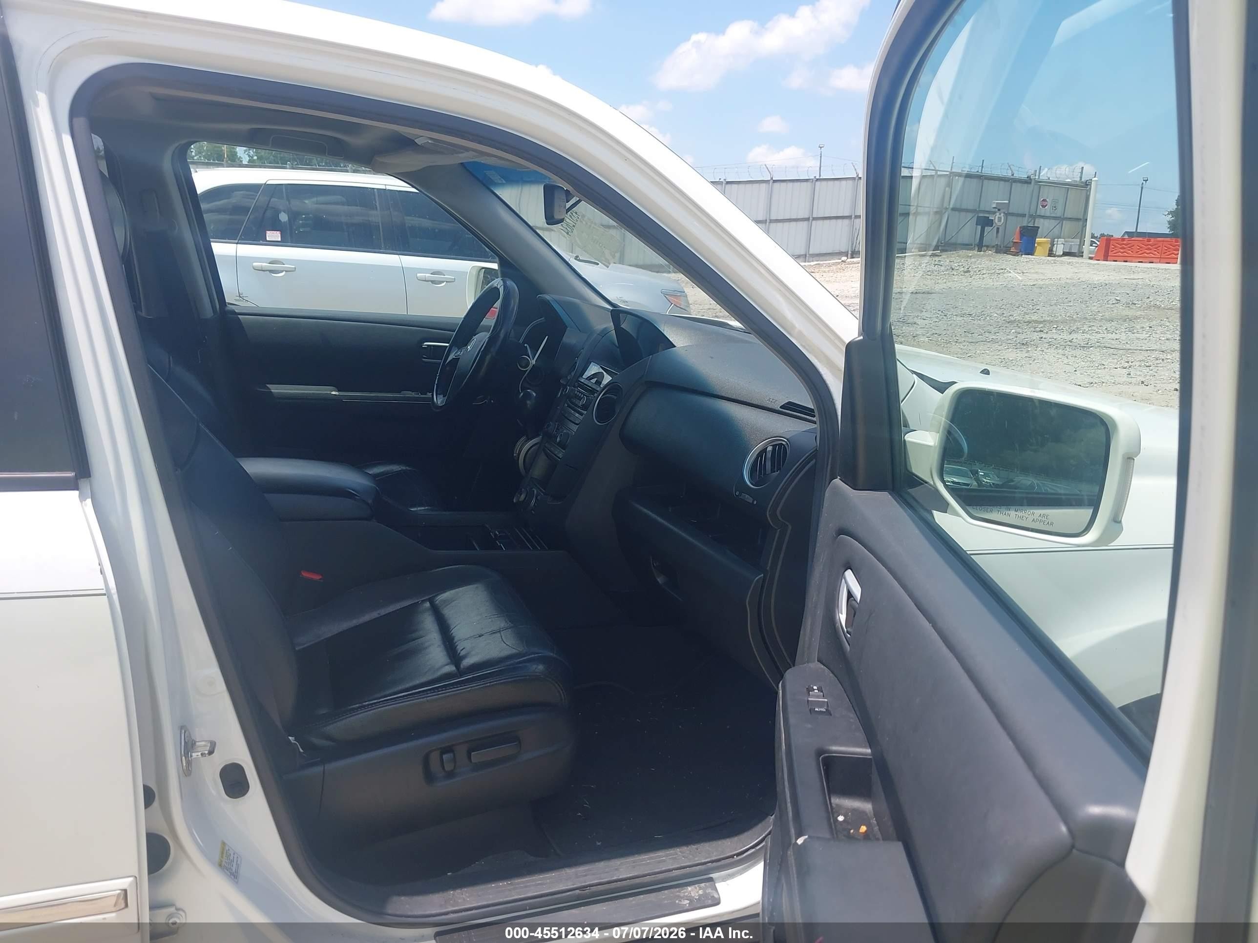 2012 Honda Pilot Touring White vin: 5FNYF3H90CB018607
