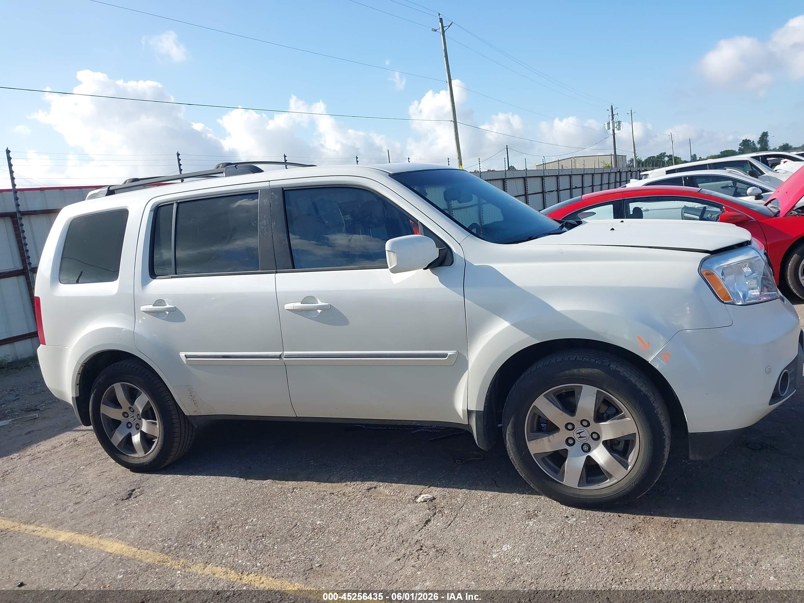 2014 Honda Pilot Touring White vin: 5FNYF3H90EB018531