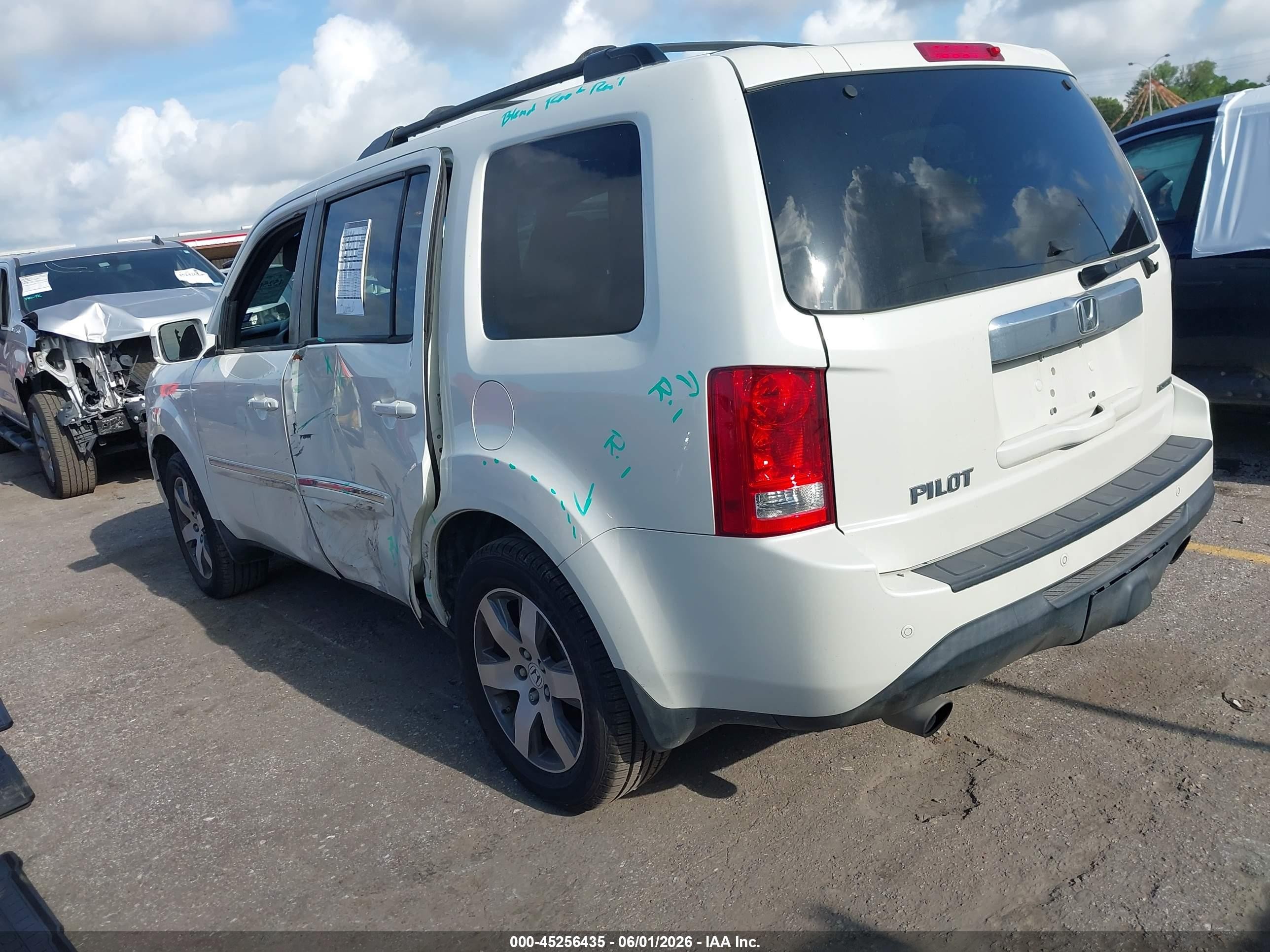 2014 Honda Pilot Touring White vin: 5FNYF3H90EB018531