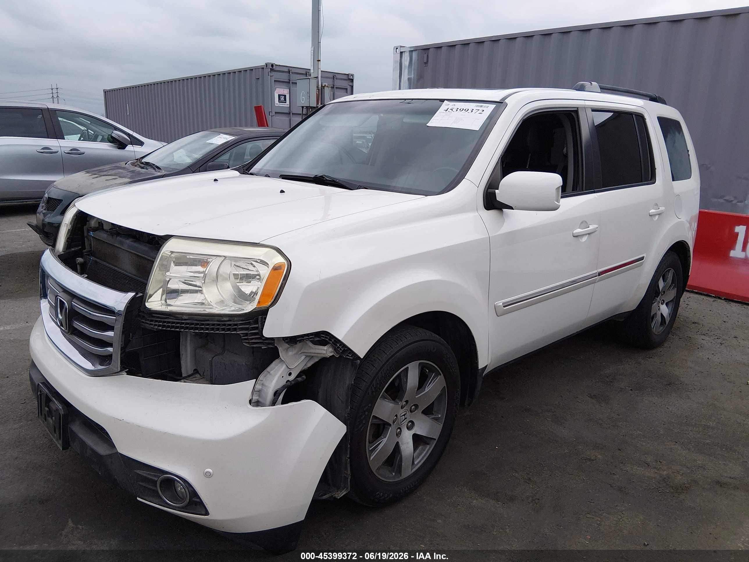 2015 Honda Pilot Touring White vin: 5FNYF3H90FB002895