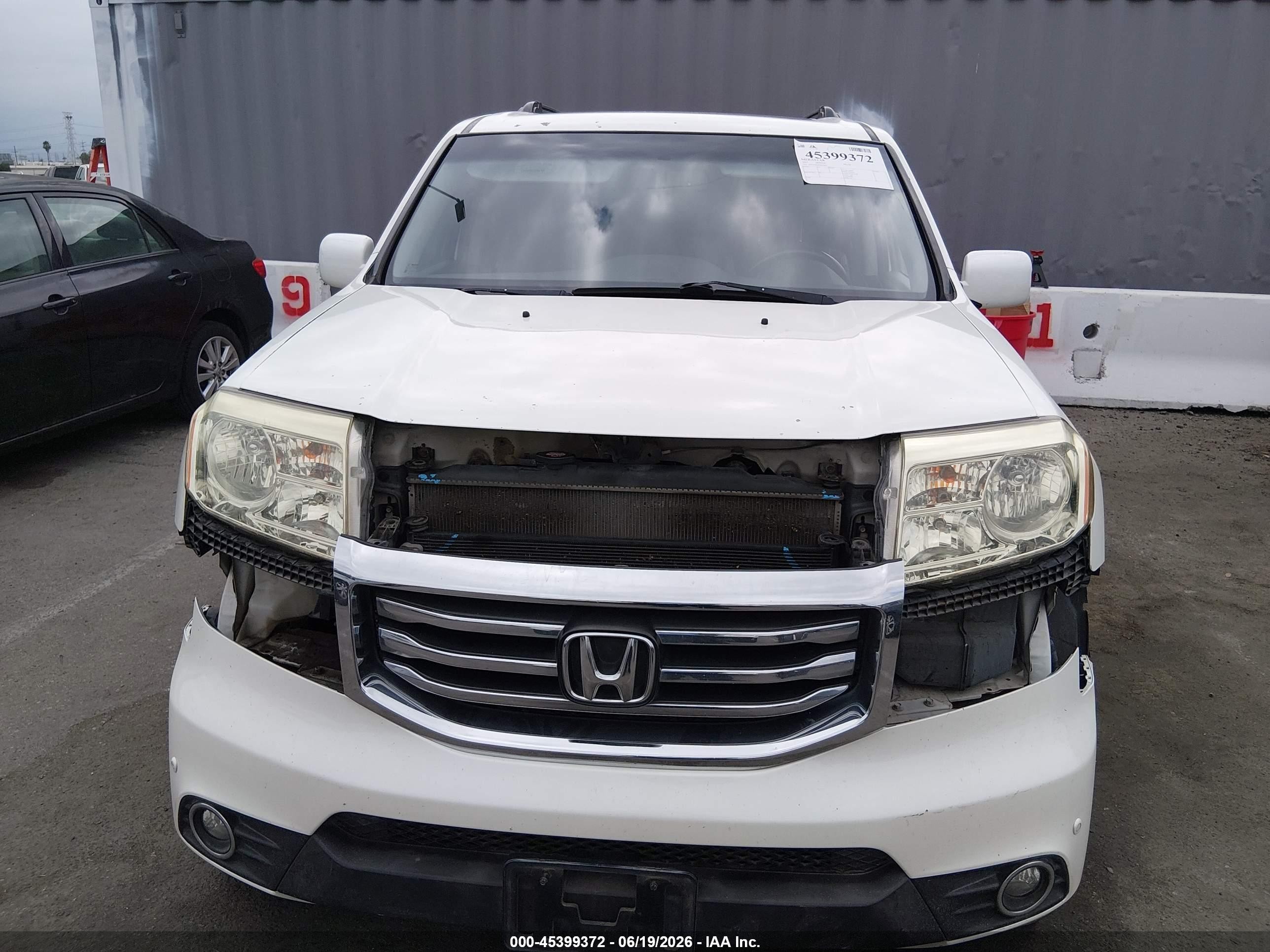 2015 Honda Pilot Touring White vin: 5FNYF3H90FB002895