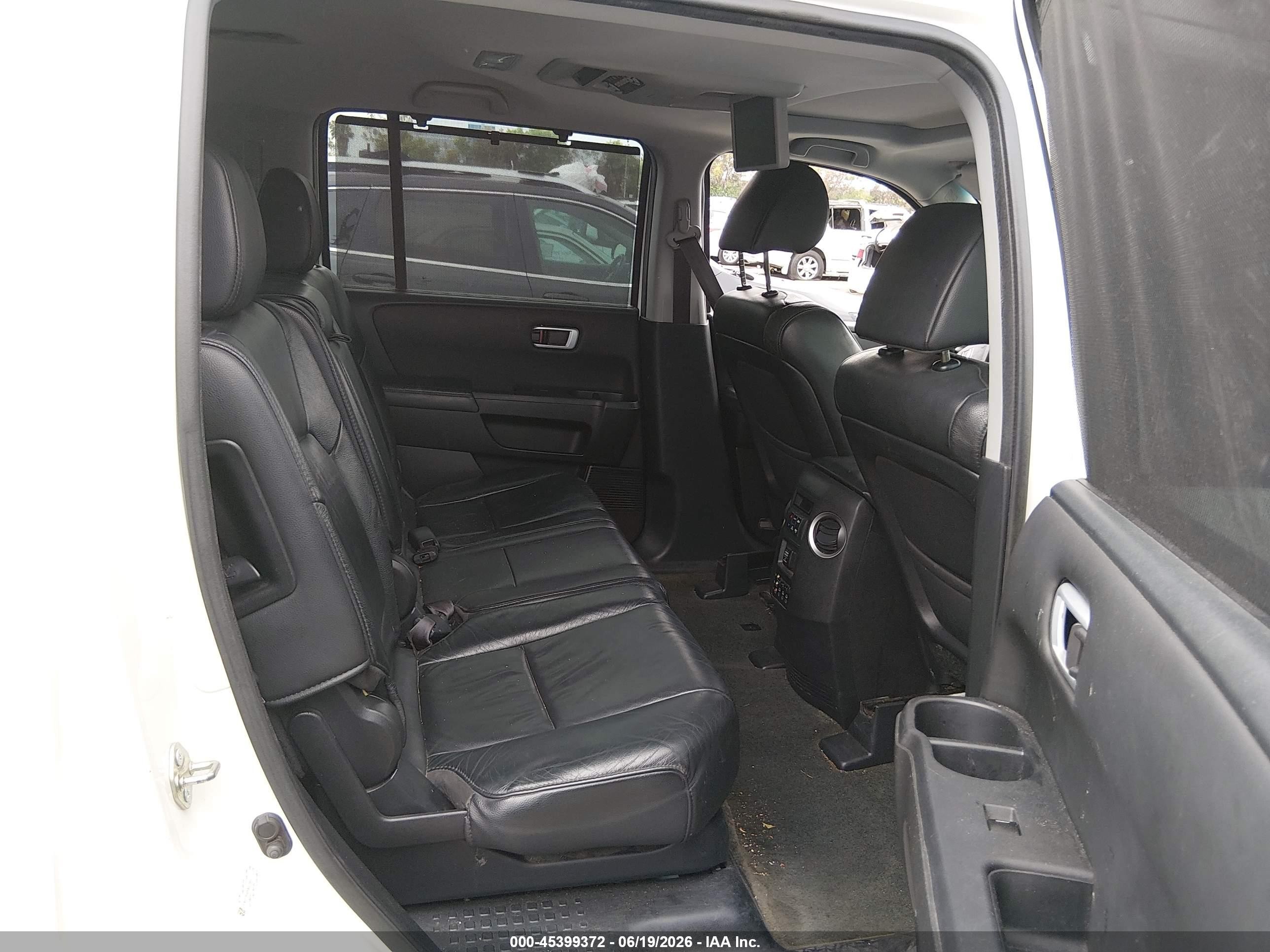 2015 Honda Pilot Touring White vin: 5FNYF3H90FB002895