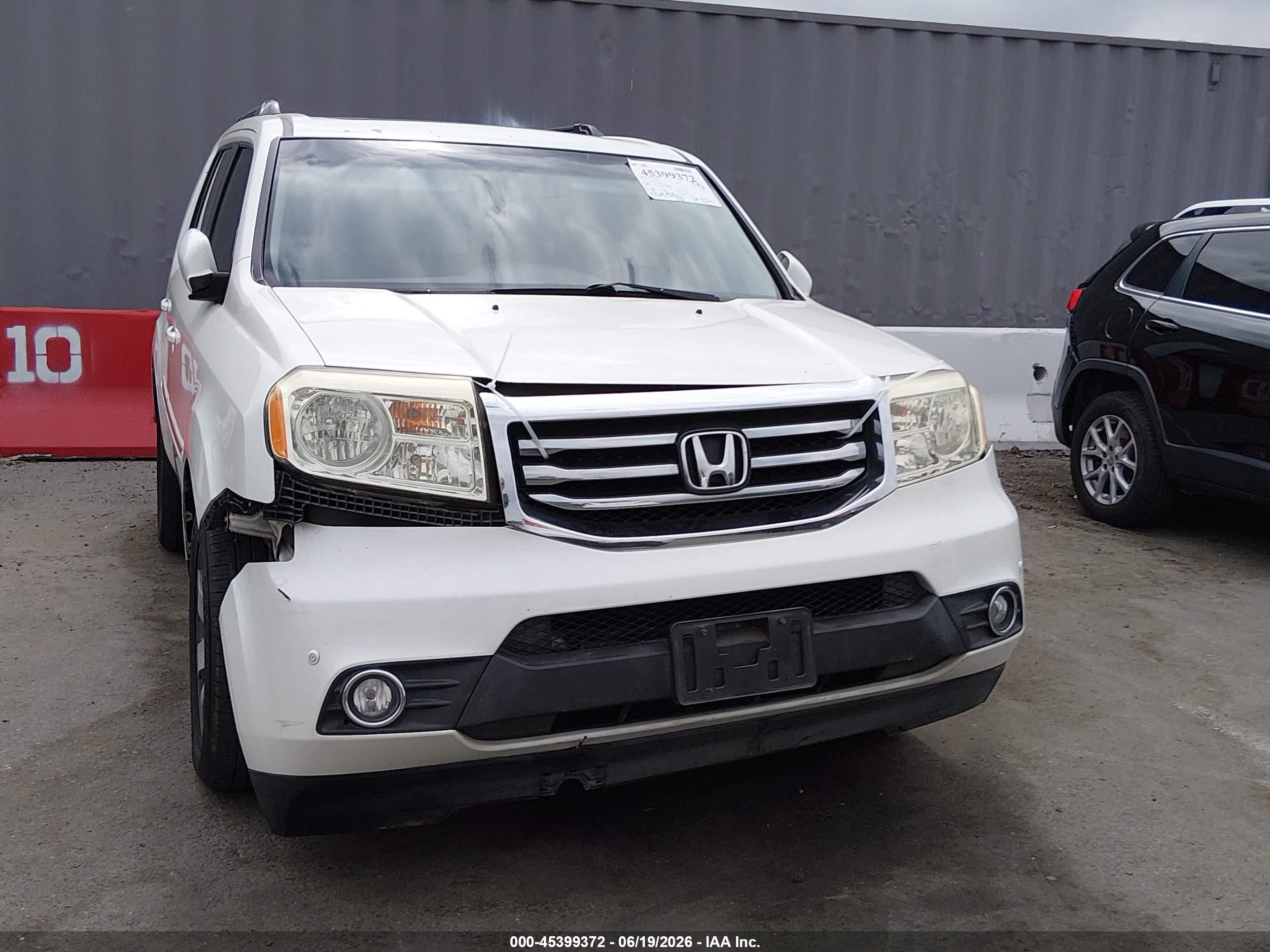 2015 Honda Pilot Touring White vin: 5FNYF3H90FB002895