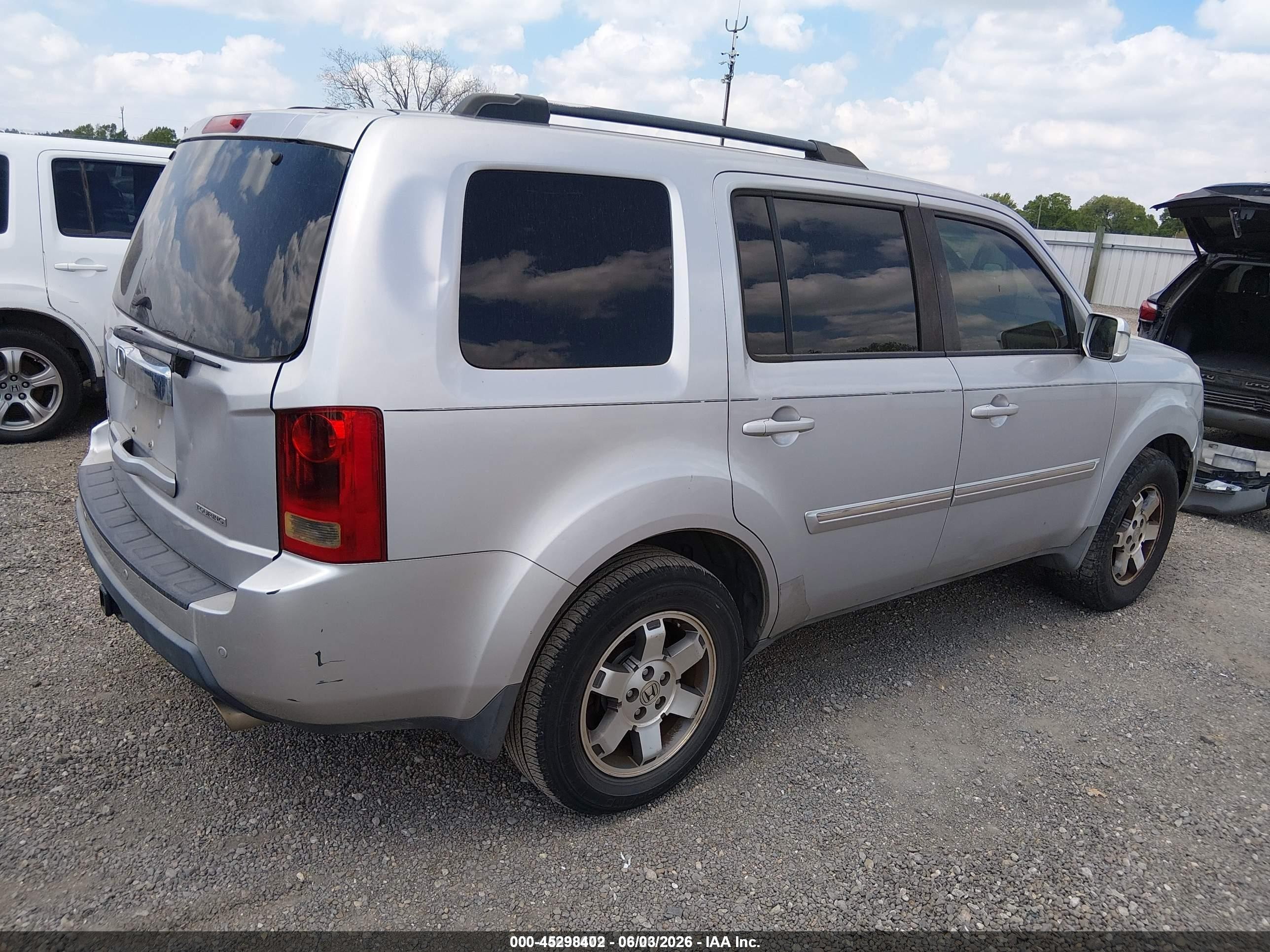 2010 Honda Pilot Touring Silver vin: 5FNYF3H92AB014782