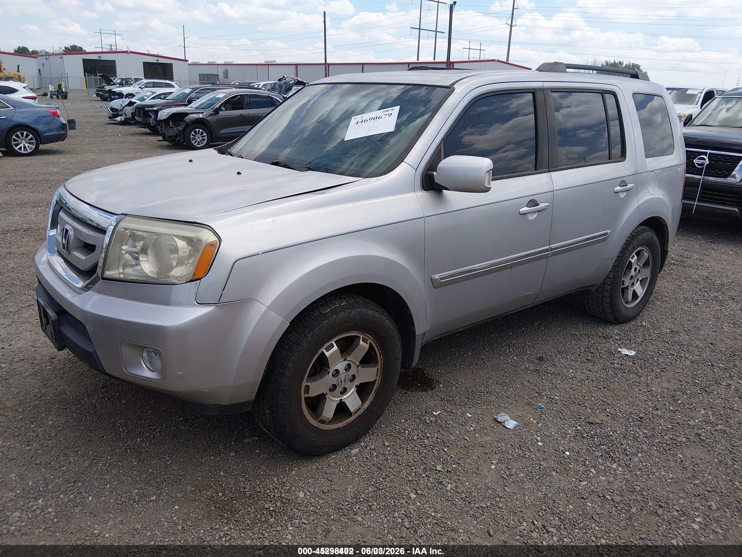 2010 Honda Pilot Touring Silver vin: 5FNYF3H92AB014782