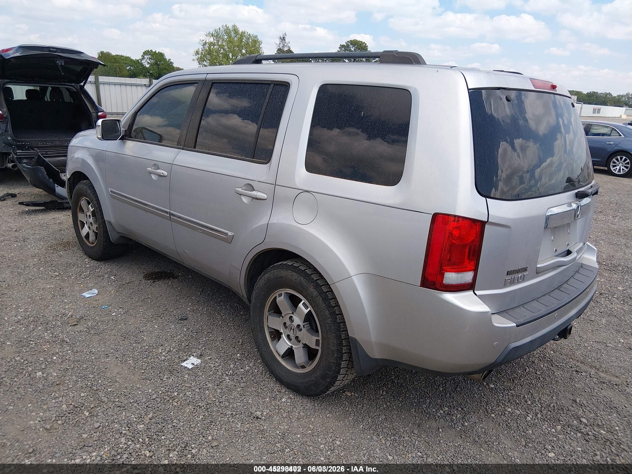 2010 Honda Pilot Touring Silver vin: 5FNYF3H92AB014782
