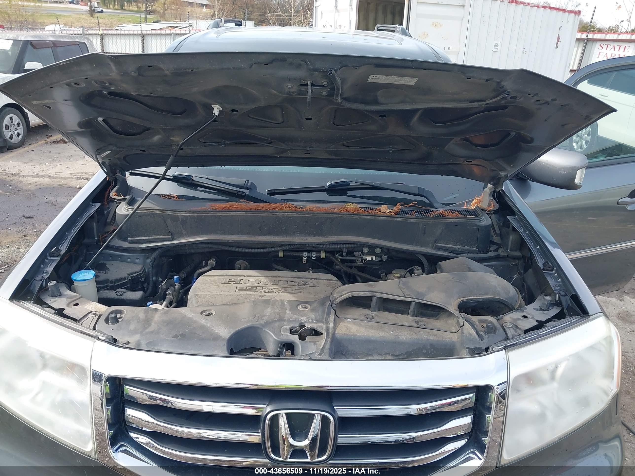 2012 Honda Pilot Touring Gray vin: 5FNYF3H92CB027079