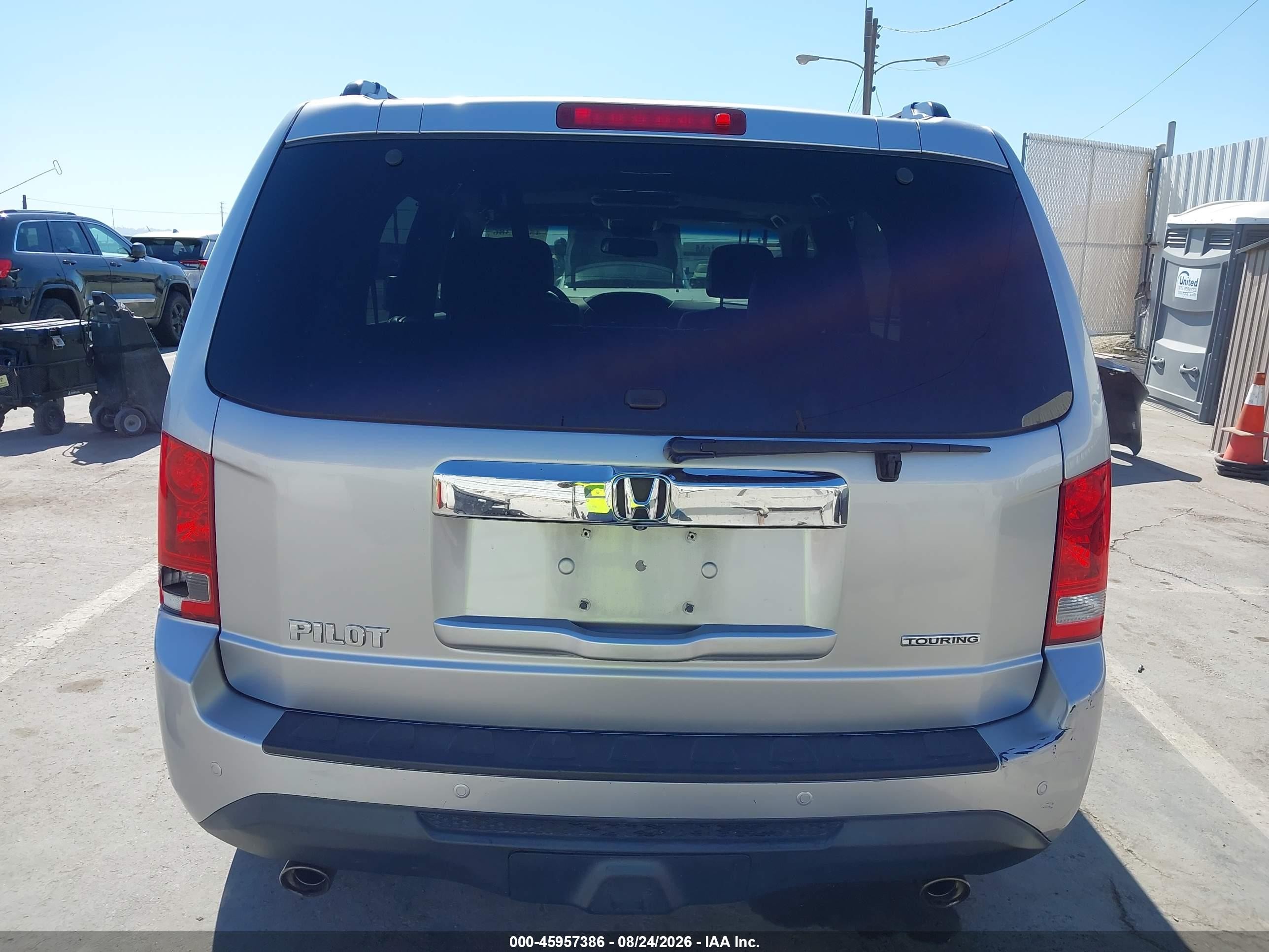 2012 Honda Pilot Touring Silver vin: 5FNYF3H92CB041368