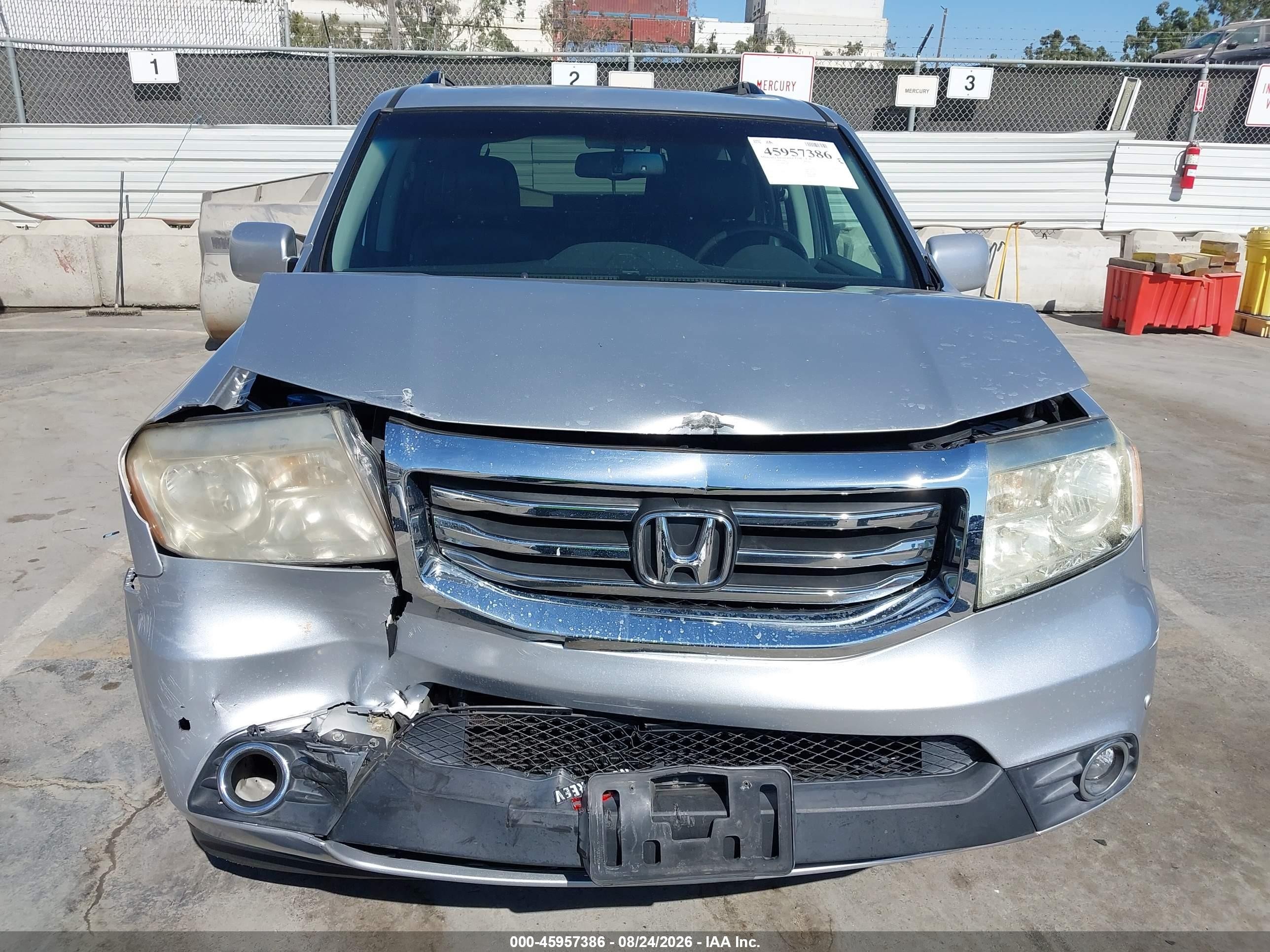 2012 Honda Pilot Touring Silver vin: 5FNYF3H92CB041368